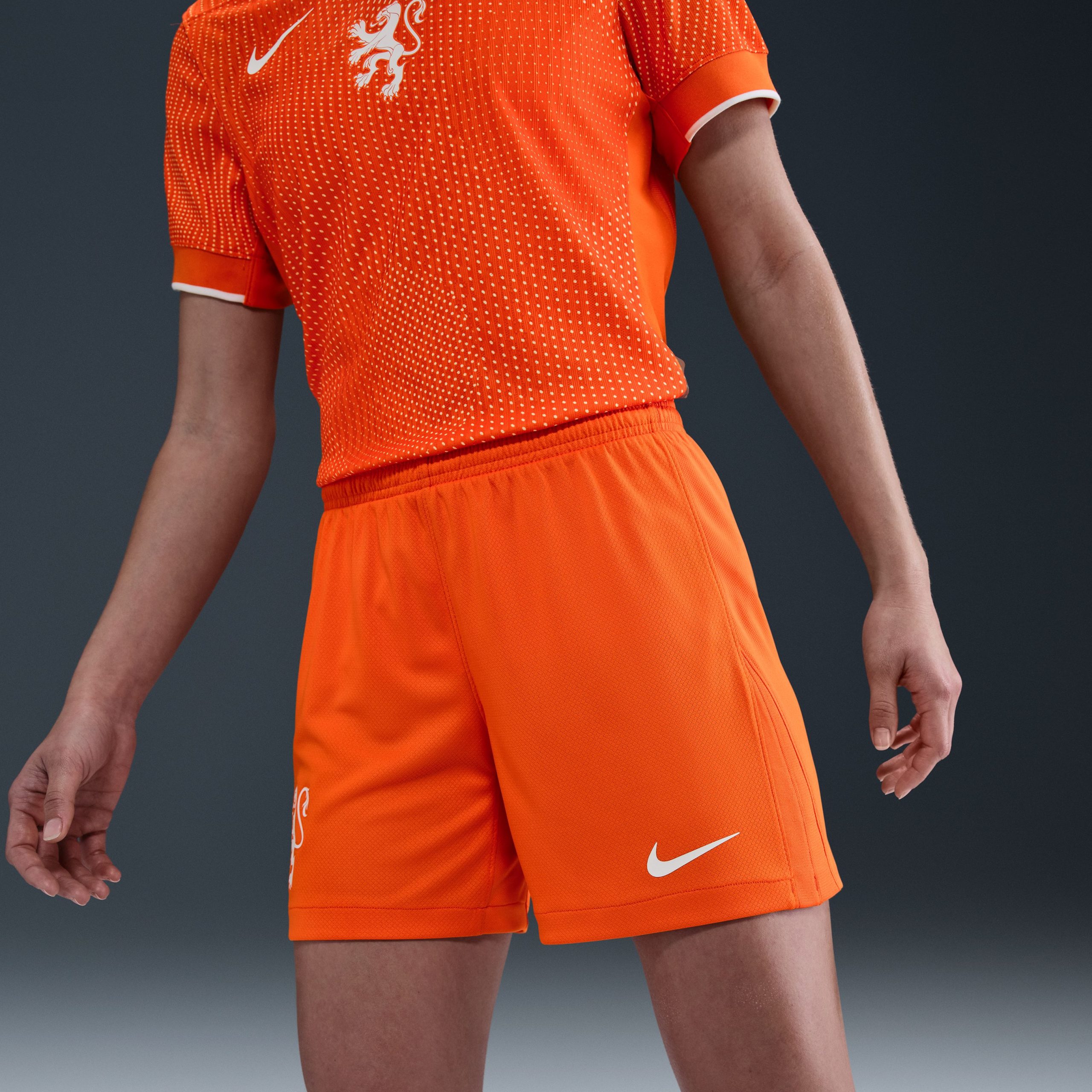 Nike Nederland Thuisbroekje OranjeLeeuwinnen 2025-2027 Dames Nike Nederland Thuisbroekje OranjeLeeuwinnen 2025-2027 Dames - foto 2