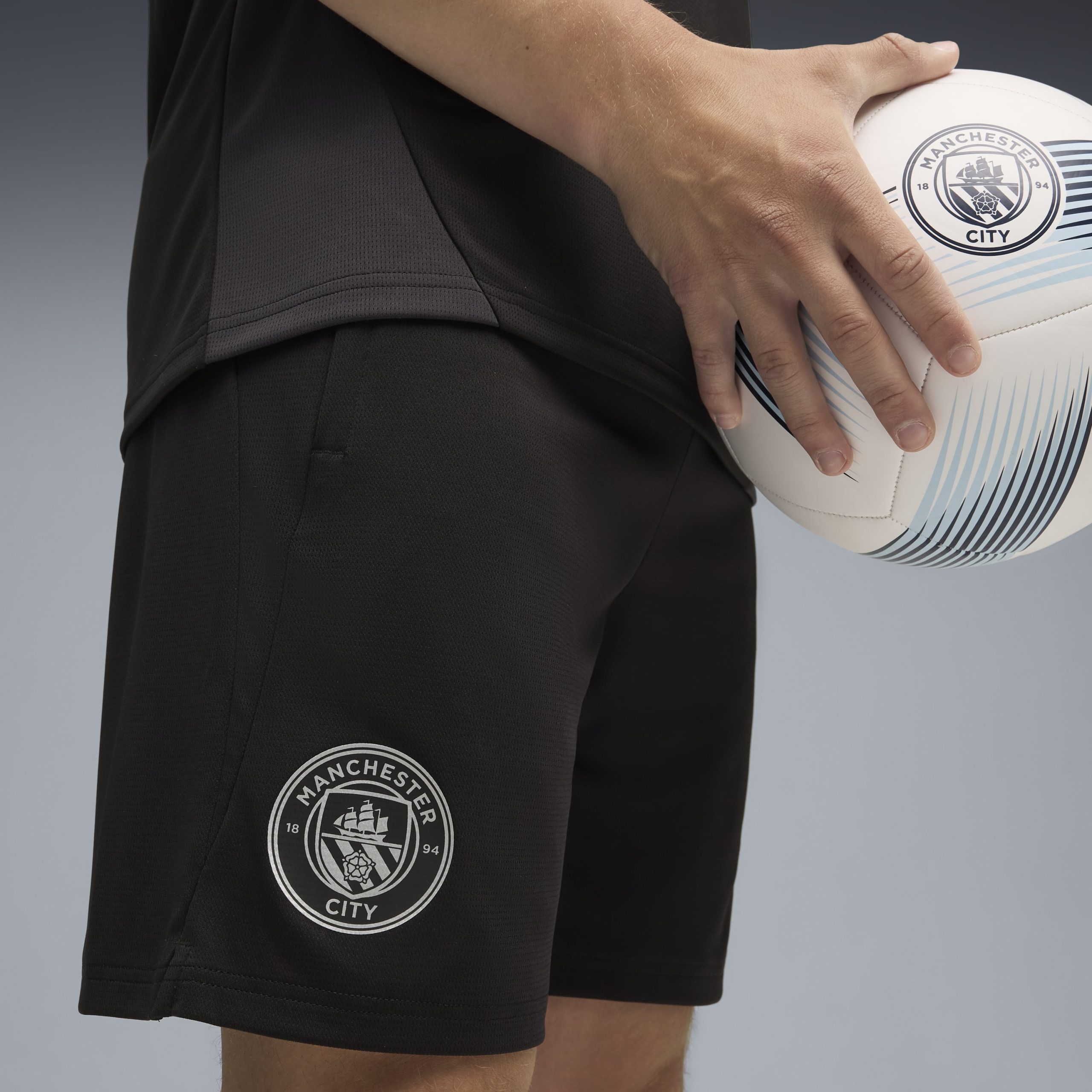 PUMA Manchester City Trainingsbroekje 2025-2026 Zwart Zilver PUMA Manchester City Trainingsbroekje 2025-2026 Zwart Zilver - Afbeelding 3