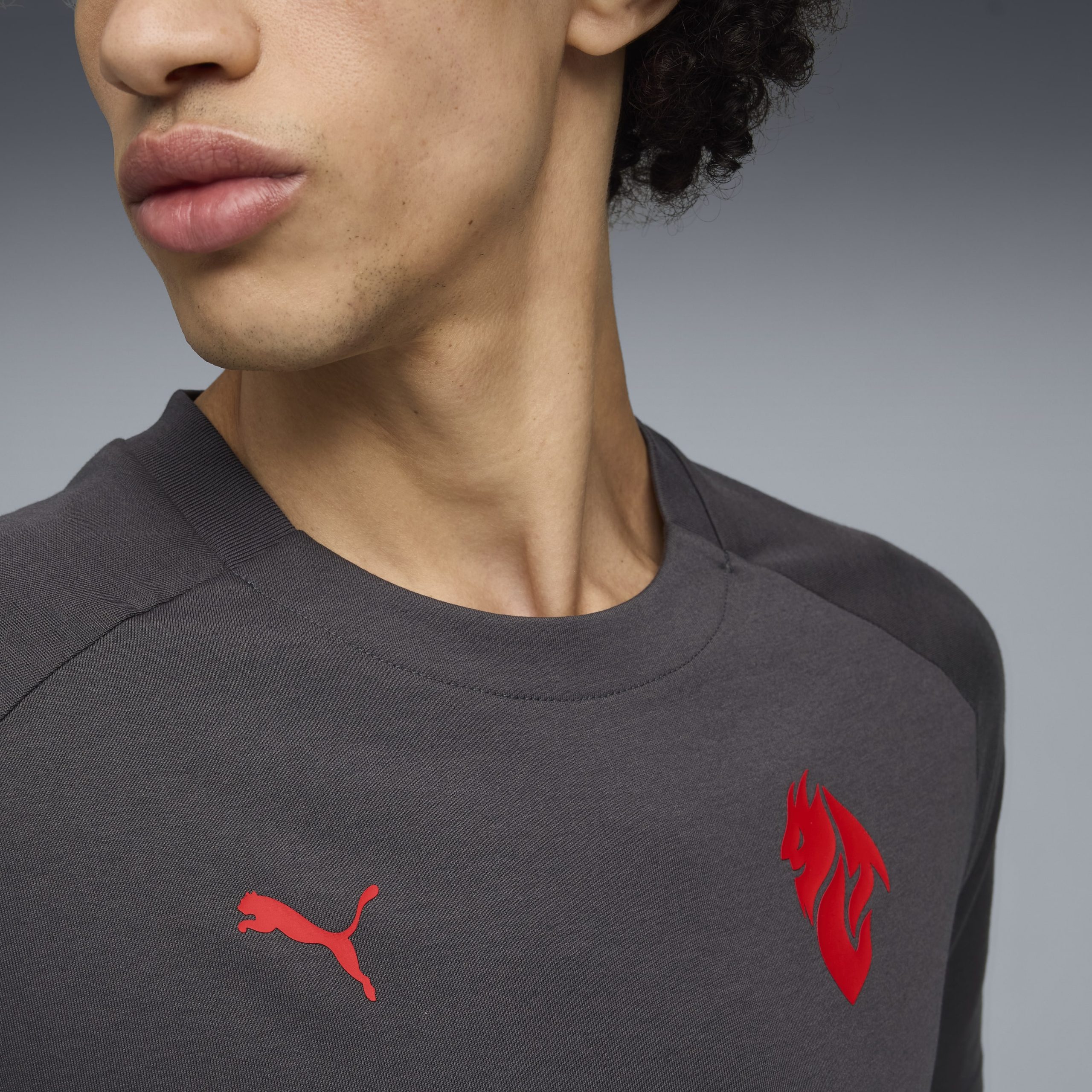 PUMA AC Milan Pumatech Zomerset 2025-2026 Donkergrijs Zwart Rood PUMA AC Milan Pumatech Zomerset 2025-2026 Donkergrijs Zwart Rood - Afbeelding 4