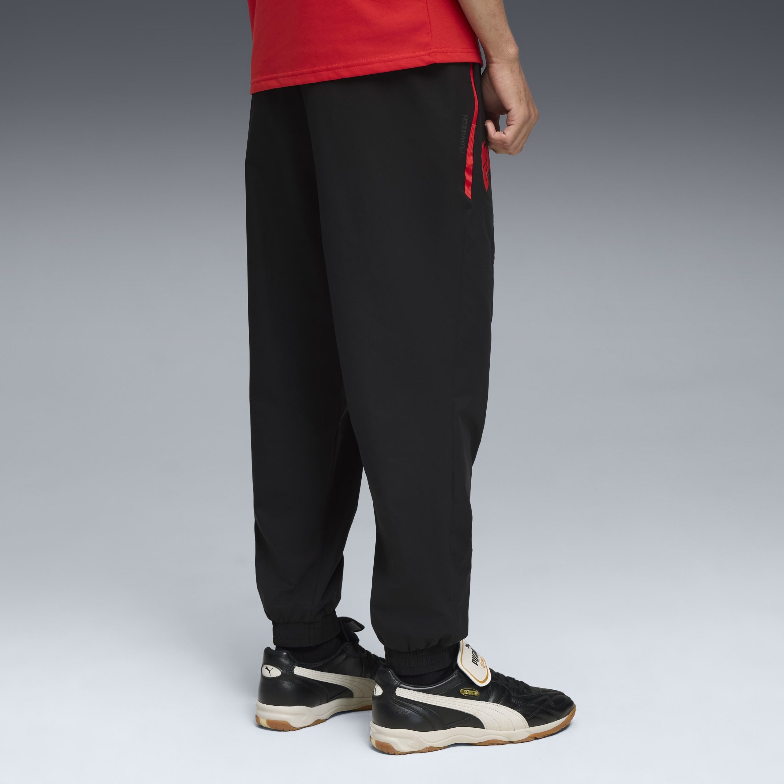 PUMA AC Milan Pumatech Trainingsbroek Woven 2025-2026 Zwart Rood PUMA AC Milan Pumatech Trainingsbroek Woven 2025-2026 Zwart Rood - Afbeelding 2