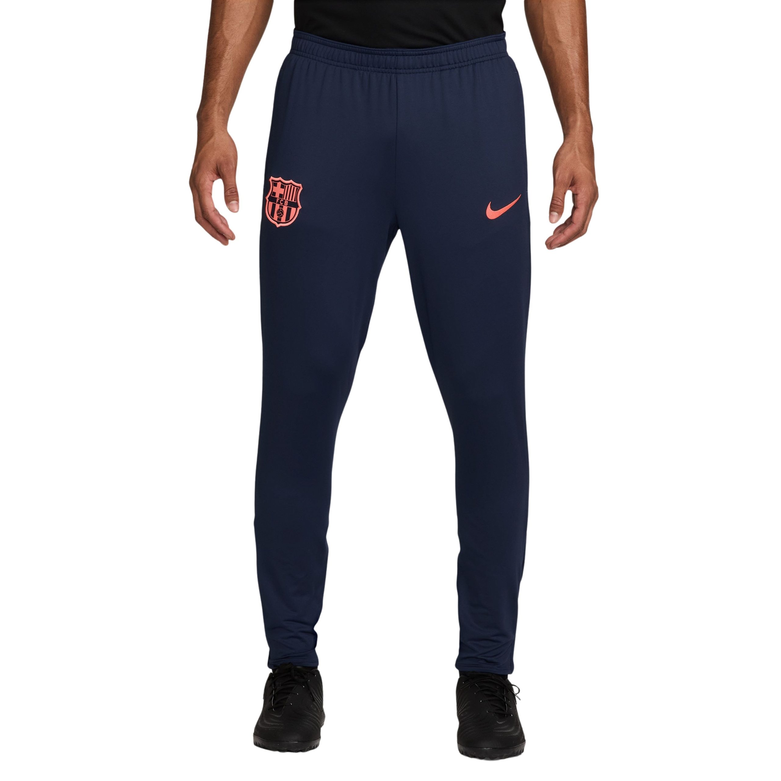 Nike FC Barcelona Strike Trainingsbroek 2025-2026 Donkerblauw Oranje Nike FC Barcelona Strike Trainingsbroek 2025-2026 Donkerblauw Oranje