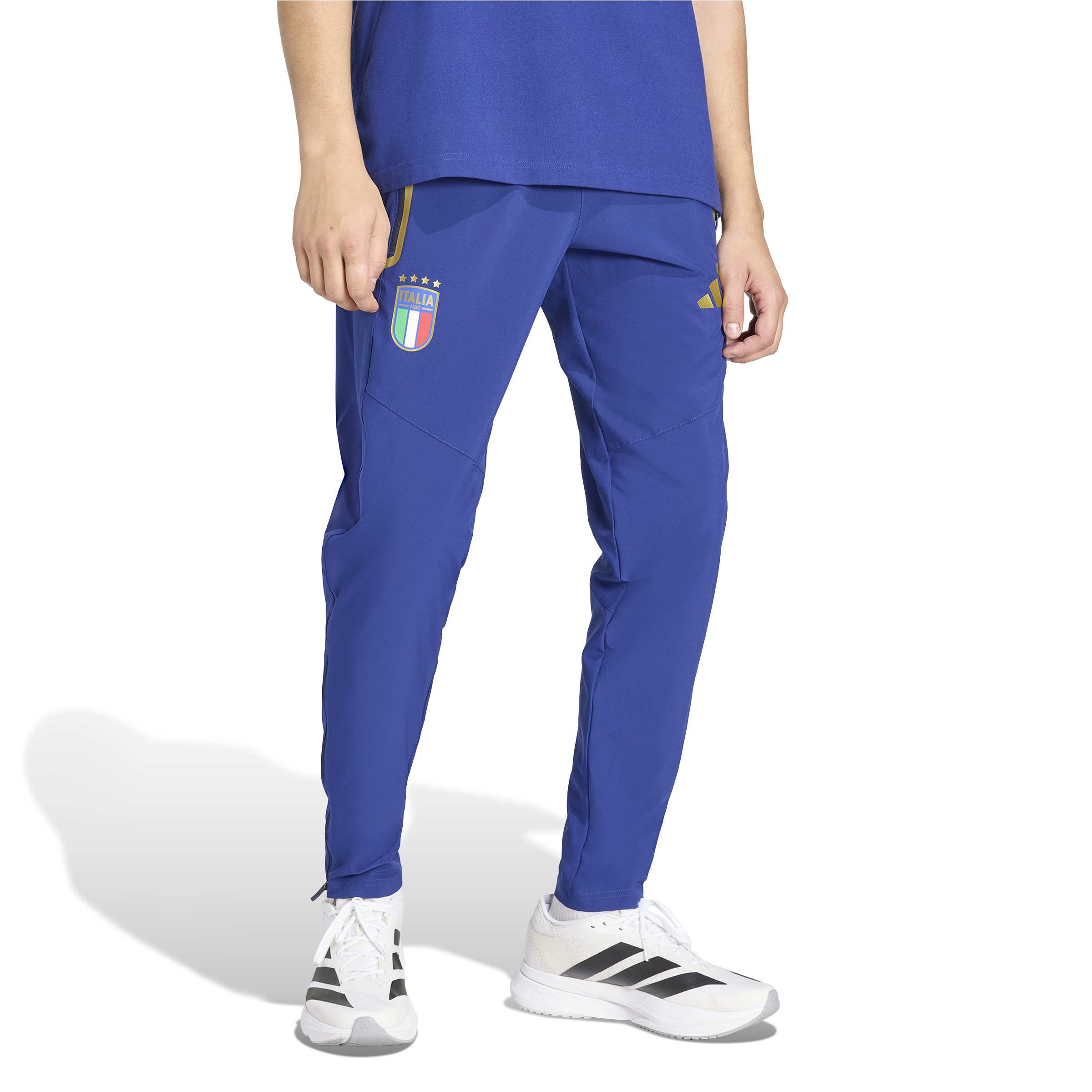 Adidas Italië Tiro Travel Trainingsbroek 2026-2028 Blauw Goud Adidas Italië Tiro Travel Trainingsbroek 2026-2028 Blauw Goud