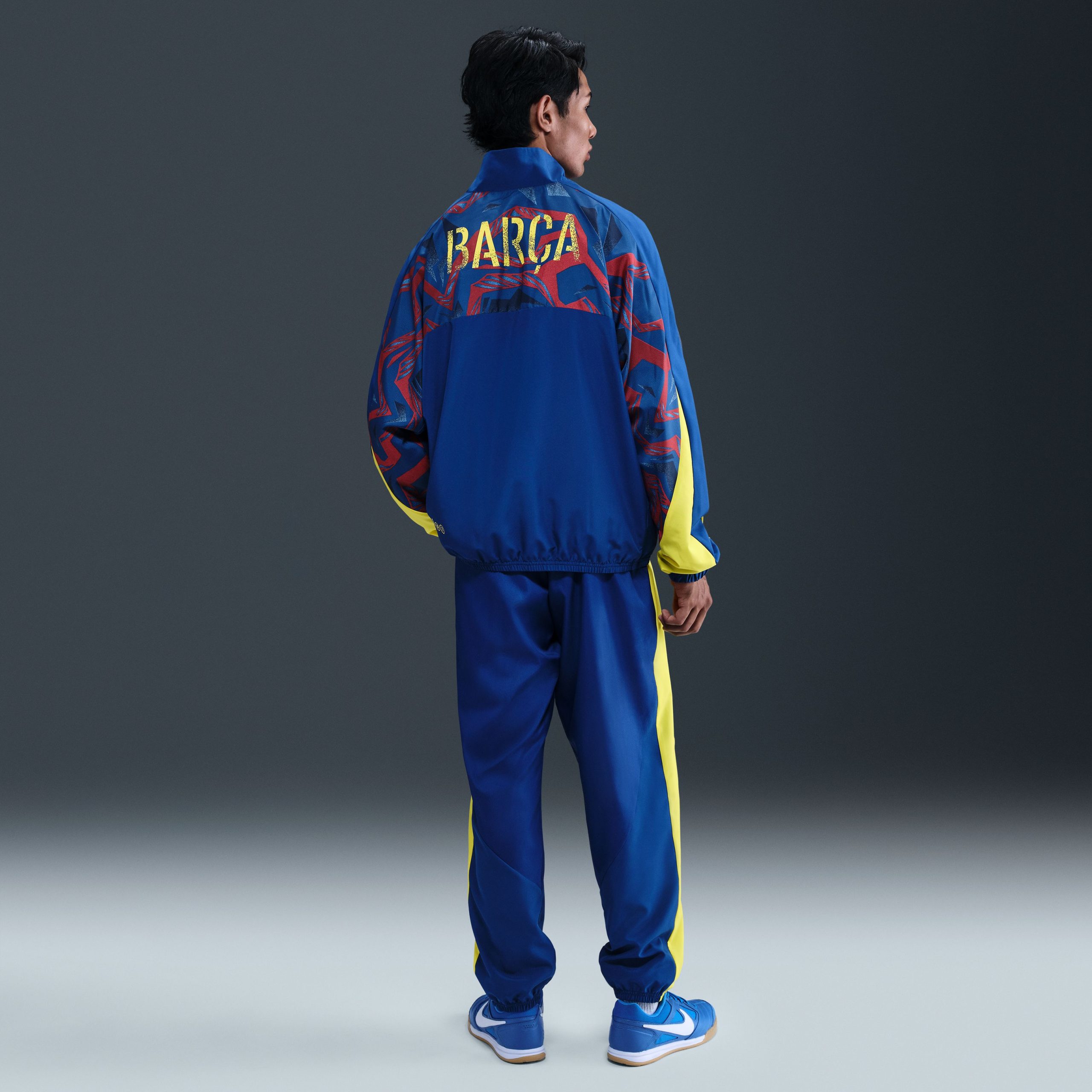 Nike FC Barcelona Woven Trainingsbroek 2025-2026 Donkerblauw Geel Nike FC Barcelona Woven Trainingspak Full-Zip 2025-2026 Donkerblauw Geel Rood - foto 2