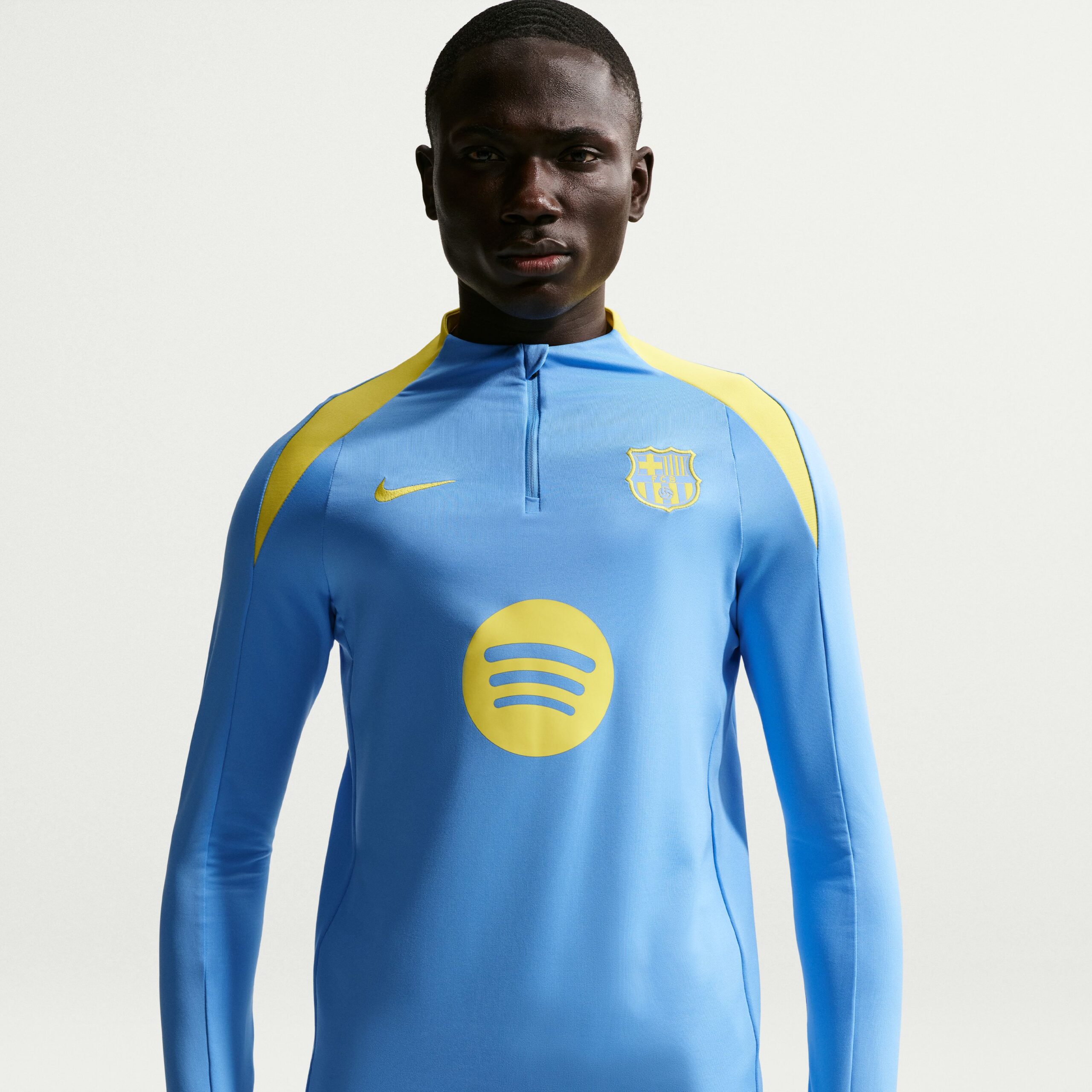 Nike FC Barcelona Strike Trainingspak 1/4-Zip 2025-2026 Lichtblauw Donkerblauw Felgeel Nike FC Barcelona Strike Trainingspak 1/4-Zip 2025-2026 Lichtblauw Donkerblauw Felgeel - foto 2