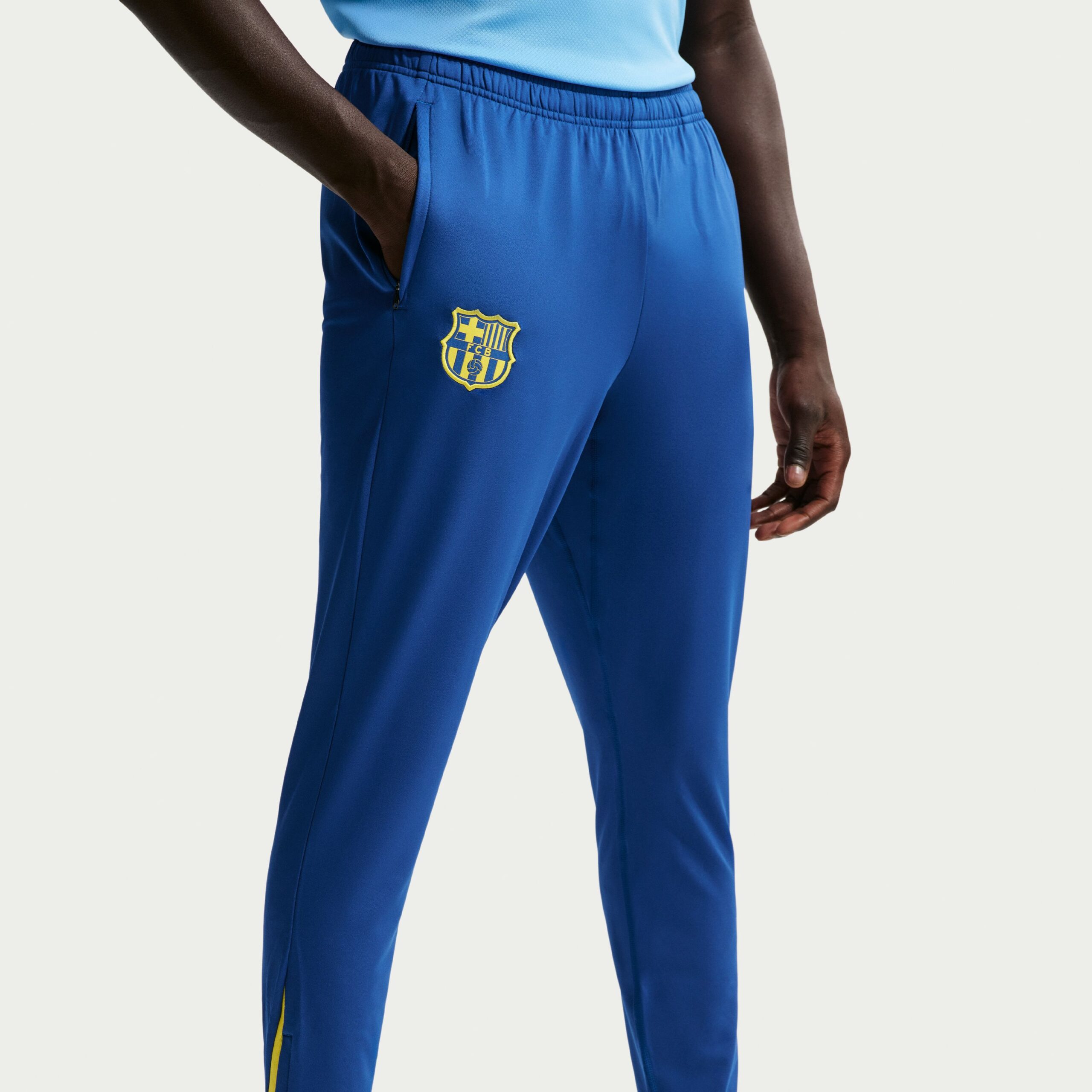 Nike FC Barcelona Strike Trainingspak 1/4-Zip 2025-2026 Lichtblauw Donkerblauw Felgeel Nike FC Barcelona Strike Trainingspak 1/4-Zip 2025-2026 Lichtblauw Donkerblauw Felgeel - foto 5