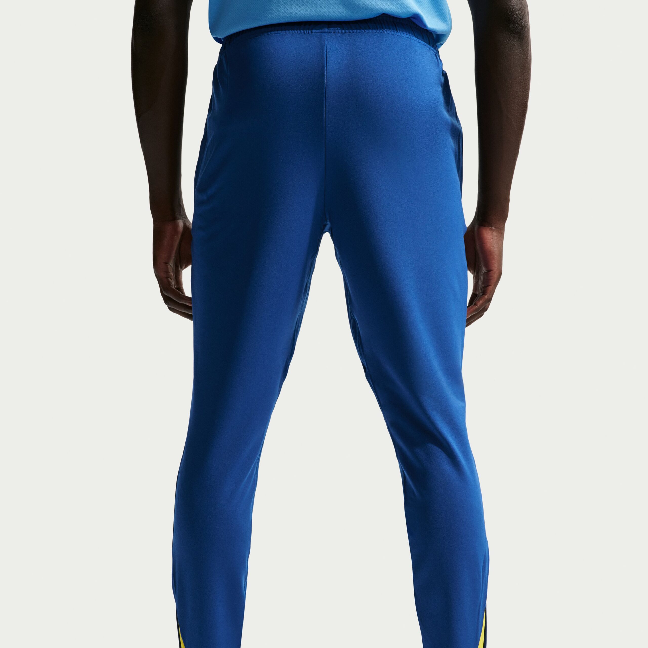 Nike FC Barcelona Strike Trainingsbroek 2025-2026 Donkerblauw Felgeel Nike FC Barcelona Strike Trainingsbroek 2025-2026 Donkerblauw Felgeel - foto 2