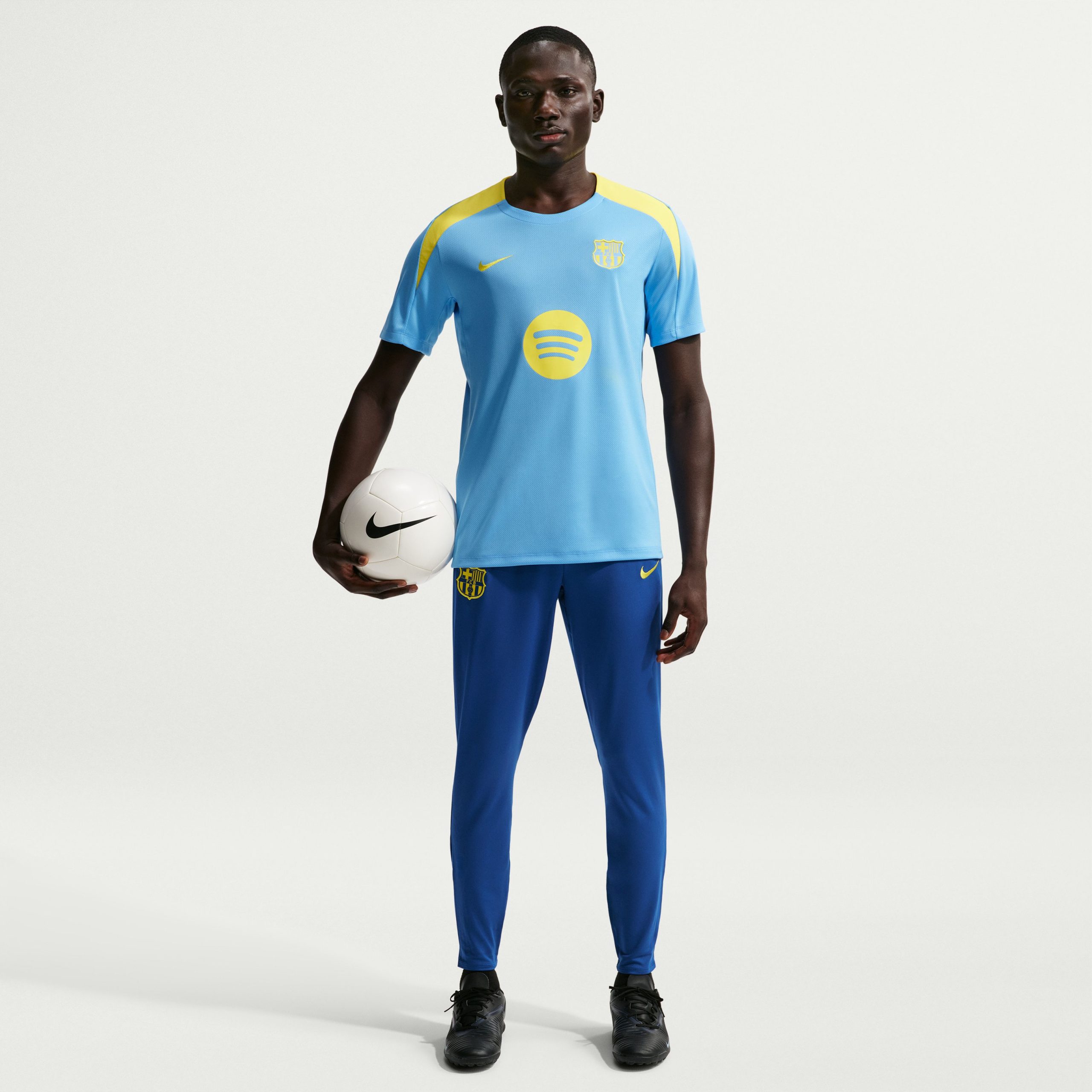 Nike FC Barcelona Strike Trainingsbroek 2025-2026 Donkerblauw Felgeel Nike FC Barcelona Strike Trainingsbroek 2025-2026 Donkerblauw Felgeel - foto 4