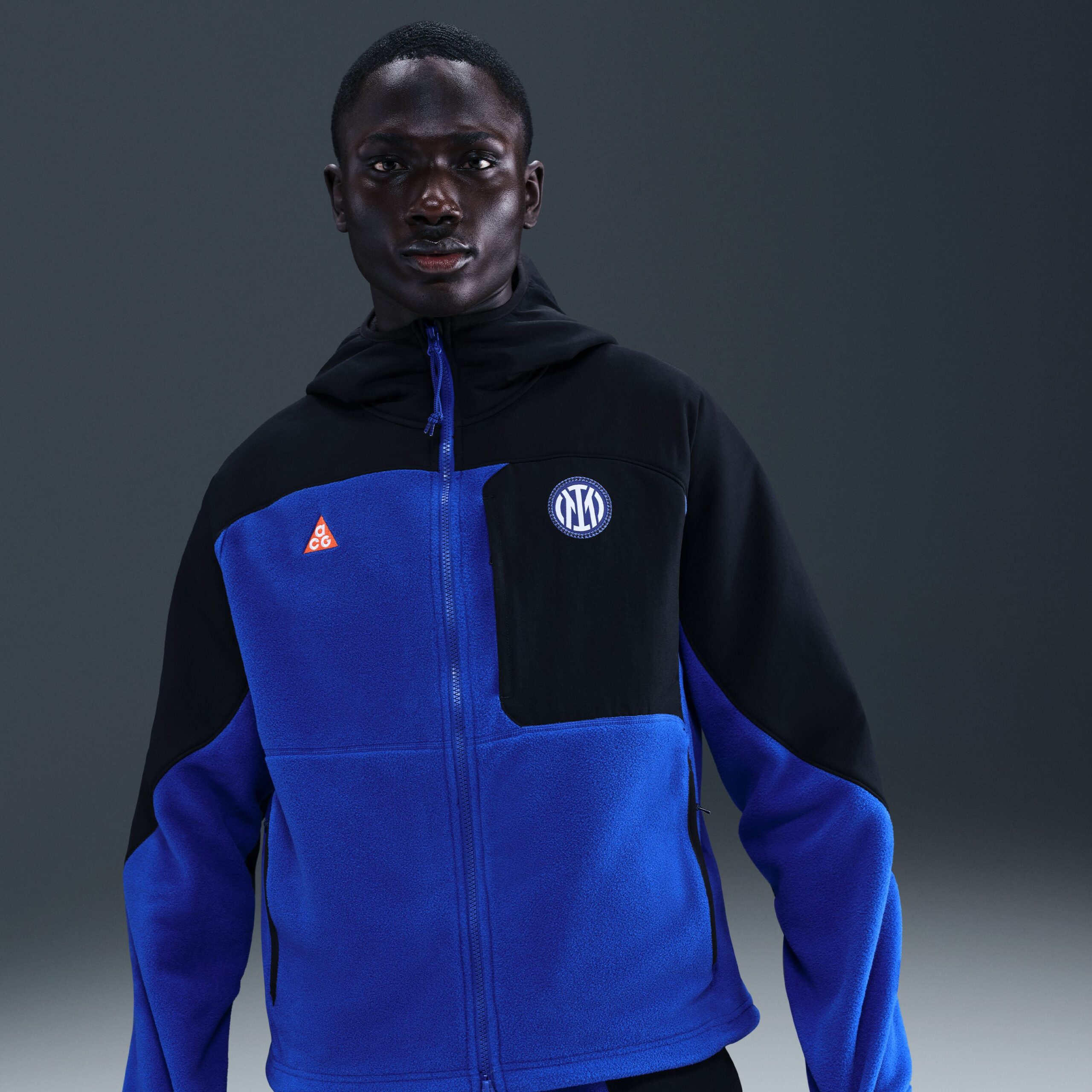 Nike Inter Milan X ACG Wolf Tree Hooded Trainingsjack 2025-2026 Donkerblauw Zwart Oranje Nike Inter Milan X ACG Wolf Tree Hooded Trainingsjack 2025-2026 Donkerblauw Zwart Oranje - foto 4
