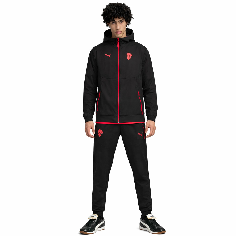PUMA AC Milan Pumatech Woven Trainingspak Hooded Full-Zip 2025-2026 Zwart Rood PUMA AC Milan Pumatech Woven Trainingspak Hooded Full-Zip 2025-2026 Zwart Rood