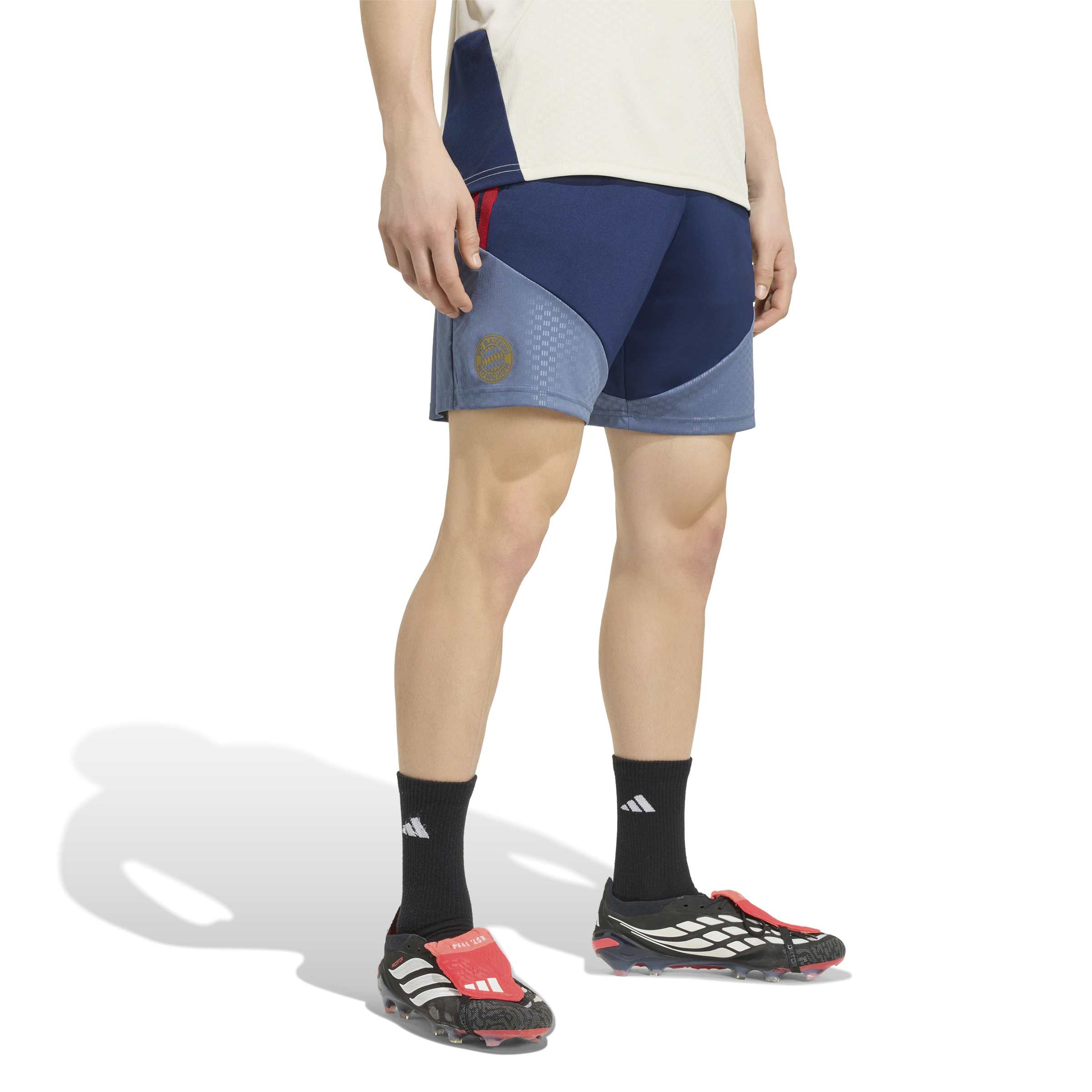 Adidas Bayern München Trainingsbroekje 2026-2027 Donkerblauw Rood Goud Adidas Bayern München Trainingsbroekje 2026-2027 Donkerblauw Rood Goud
