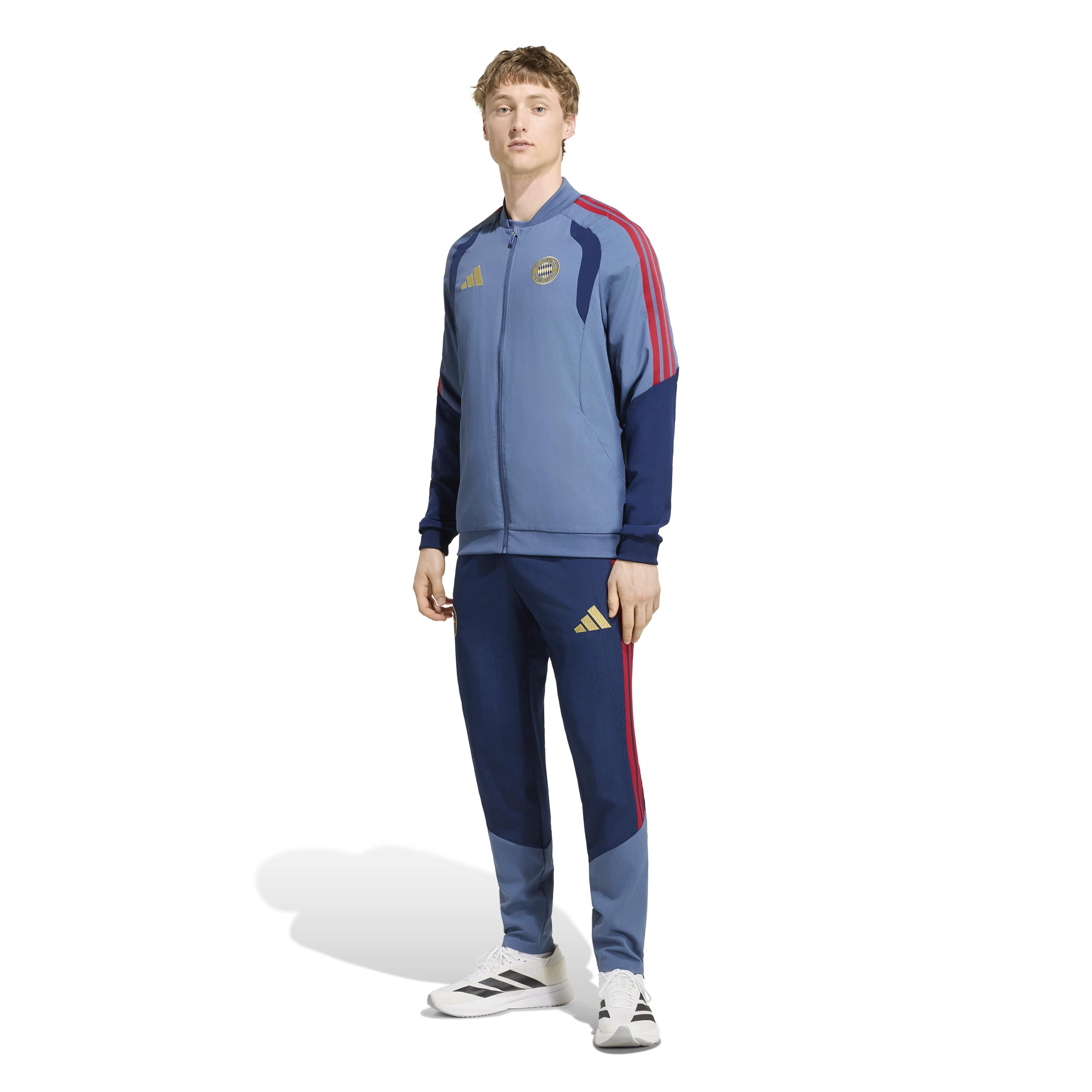 Adidas Bayern München Presentatie Trainingsjack 2026-2027 Donkerblauw Rood Goud Adidas Bayern München Presentatie Trainingspak 2026-2027 Donkerblauw Rood Goud
