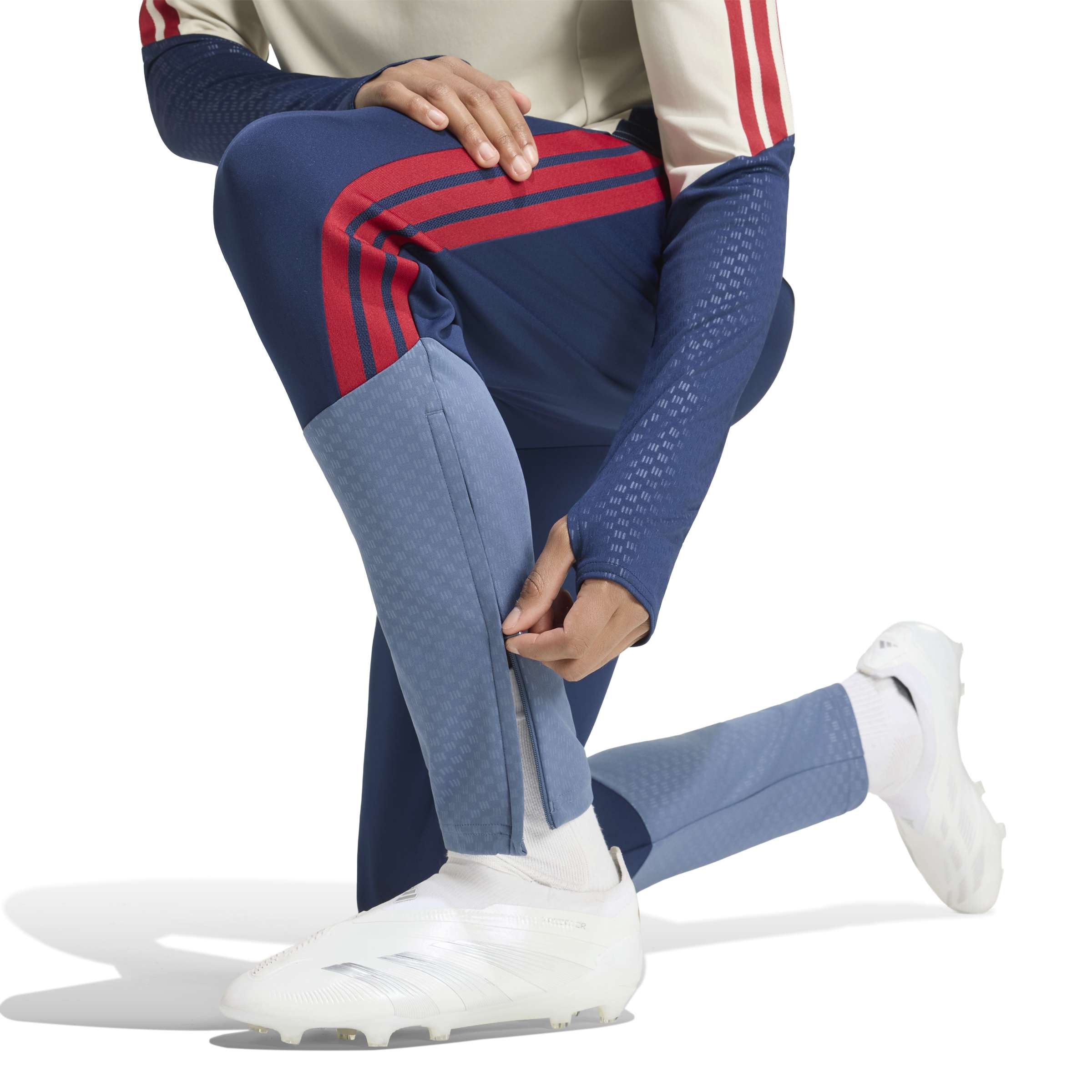 Adidas Bayern München Trainingsbroek 2026-2027 Donkerblauw Rood Goud Adidas Bayern München Trainingsbroek 2026-2027 Donkerblauw Rood Goud - foto 4
