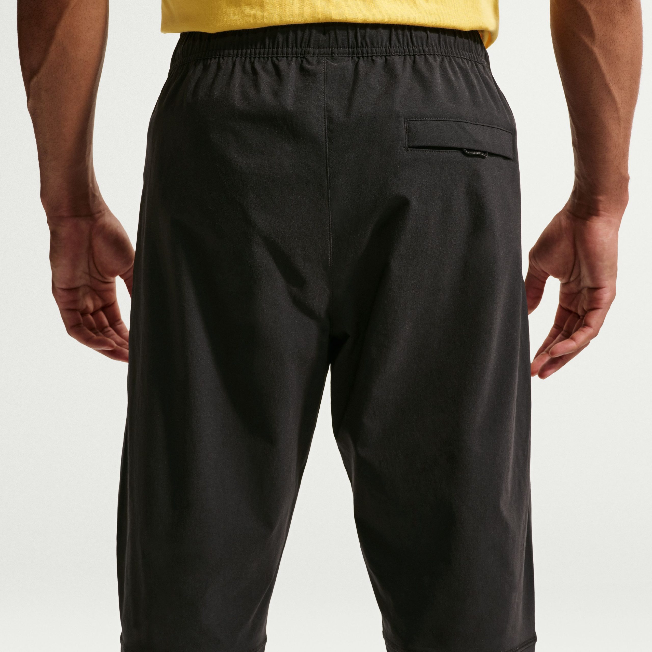 Nike Inter Milan Tech Woven Trainingsbroek 2026-2027 Zwart Goudgeel Nike Inter Milan Tech Woven Trainingsbroek 2026-2027 Zwart Goudgeel - Afbeelding 3