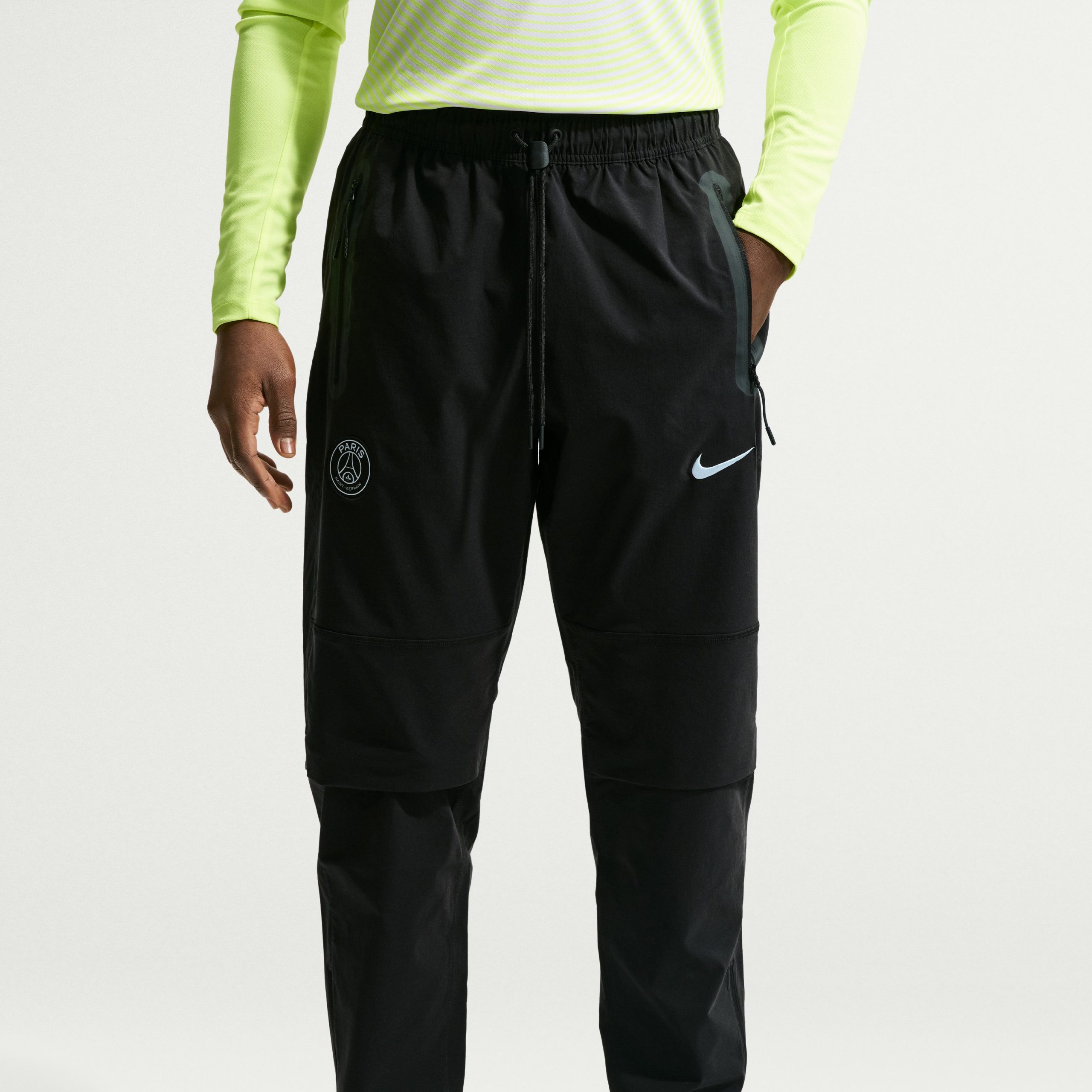 Nike Paris Saint-Germain Tech Woven Trainingsbroek 2026-2027 Zwart Wit Nike Paris Saint-Germain Tech Woven Trainingsbroek 2026-2027 Zwart Wit - Afbeelding 3