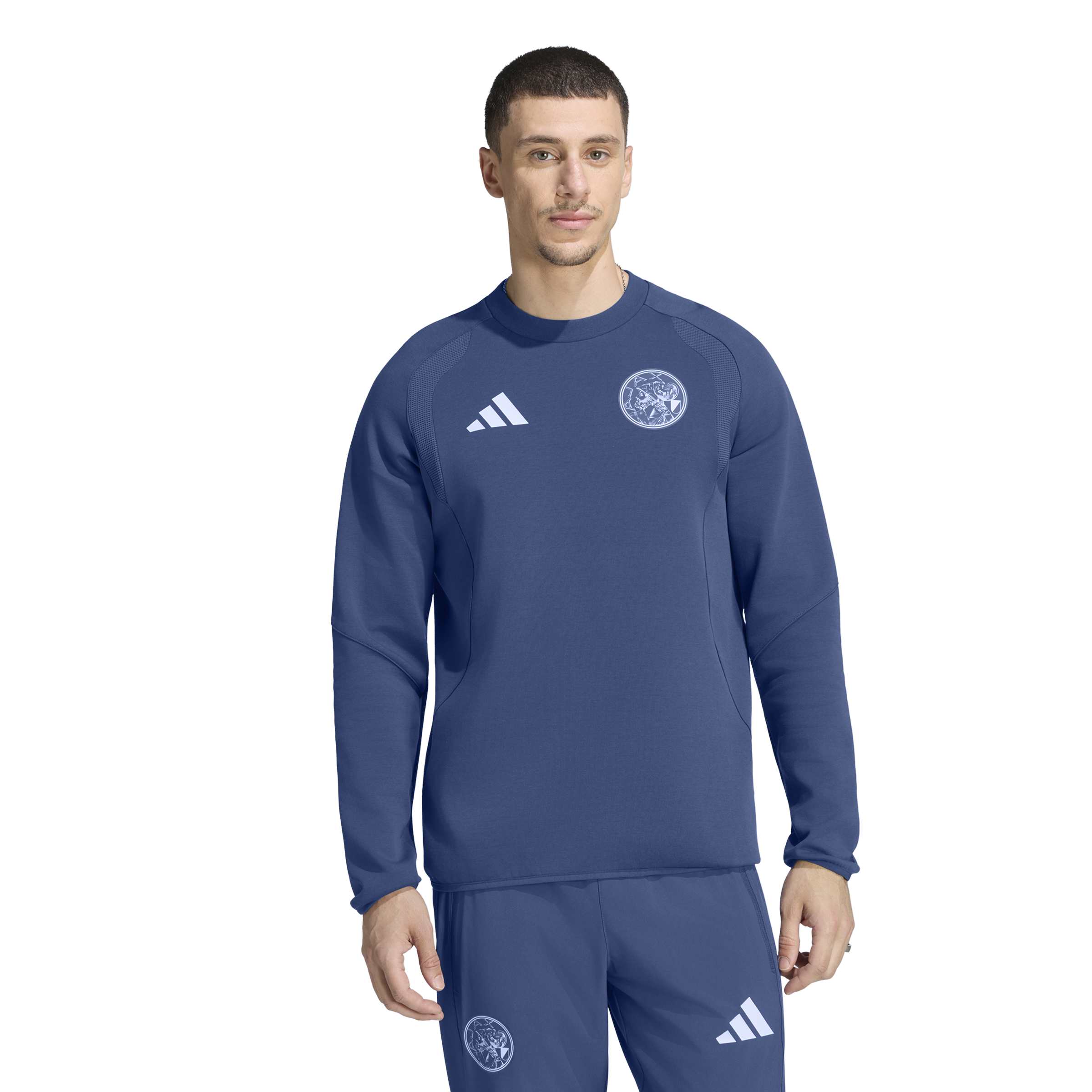 Adidas Ajax Tiro Travel Crew Sweater 2026-2027 Donkerblauw Lichtblauw Adidas Ajax Tiro Travel Crew Sweater 2026-2027 Donkerblauw Lichtblauw