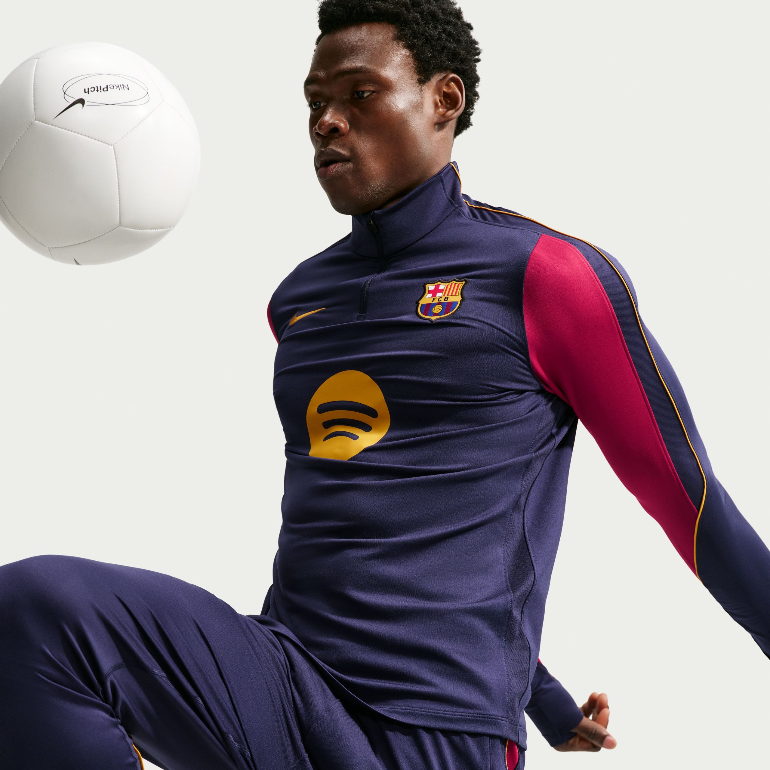 Nike FC Barcelona Strike Trainingspak 1/4-Zip 2026-2027 Donkerblauw Rood Geel Nike FC Barcelona Strike Trainingspak 1/4-Zip 2026-2027 Donkerblauw Rood Geel - foto 6