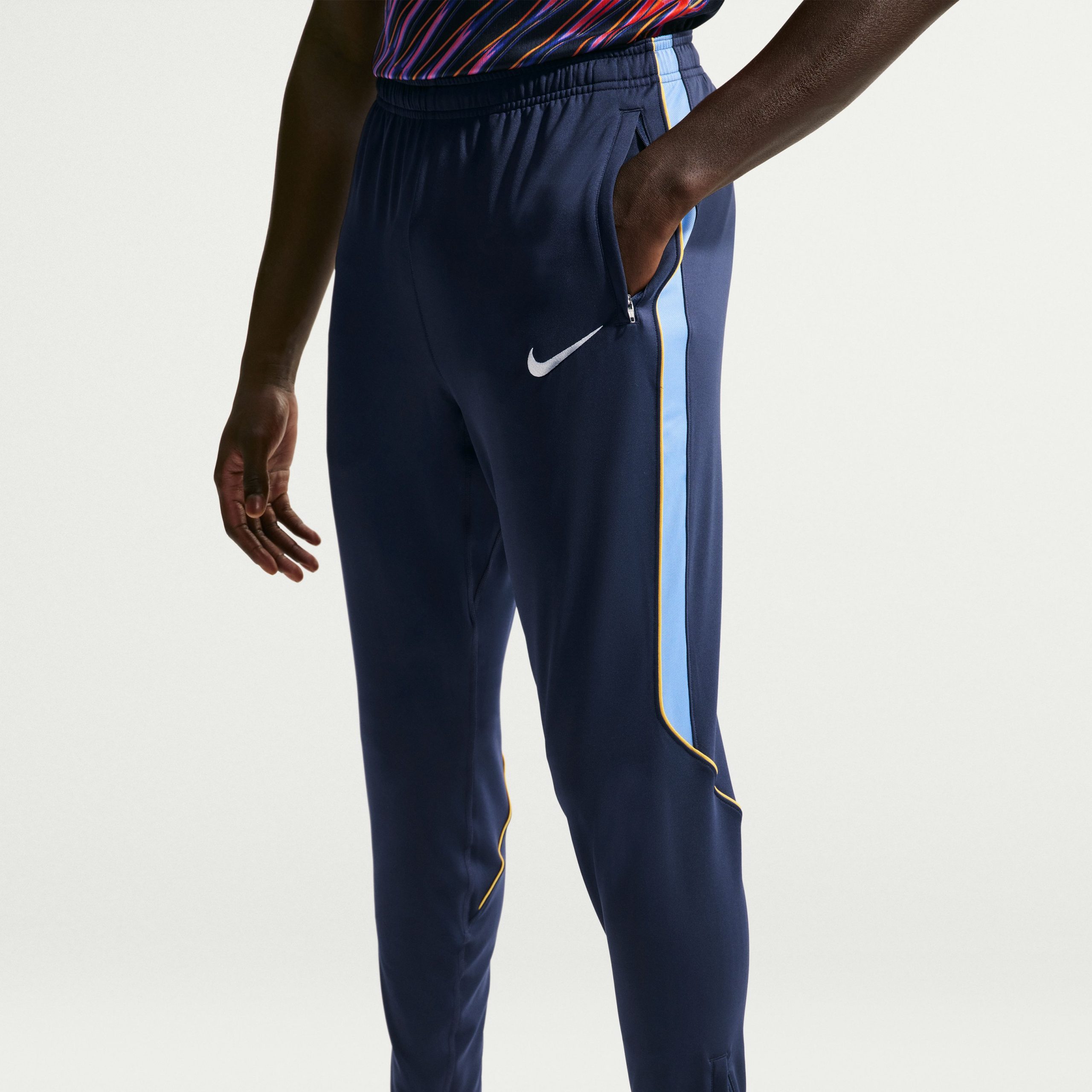 Nike Tottenham Hotspur Strike Trainingsbroek 2026-2027 Donkerblauw Lichtblauw Wit Nike Tottenham Hotspur Strike Trainingsbroek 2026-2027 Donkerblauw Lichtblauw Wit - Afbeelding 3