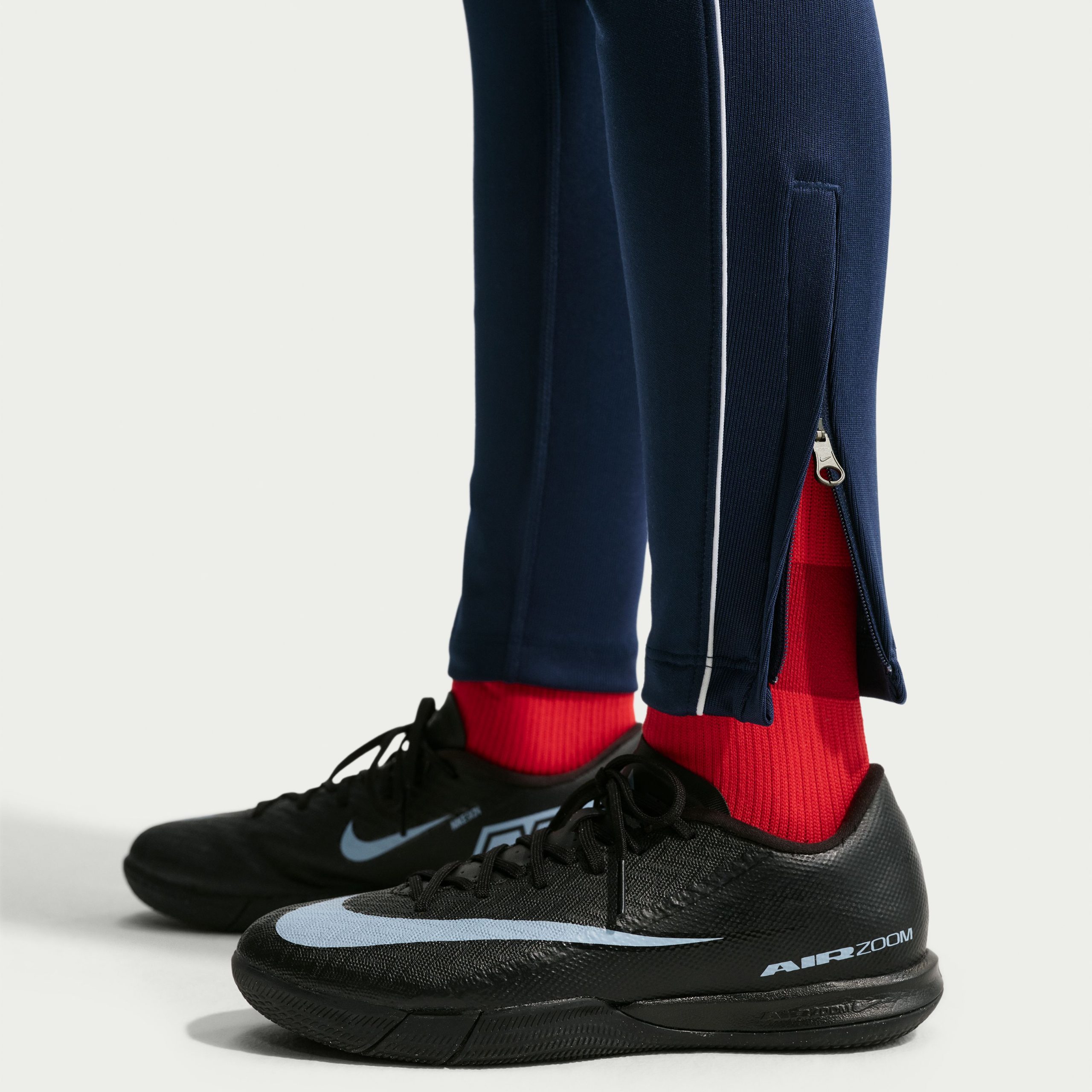 Nike Paris Saint-Germain Academy Pro Trainingsbroek 2026-2027 Kids Donkerblauw Wit Rood Nike Paris Saint-Germain Academy Pro Trainingsbroek 2026-2027 Kids Donkerblauw Wit Rood - Afbeelding 5