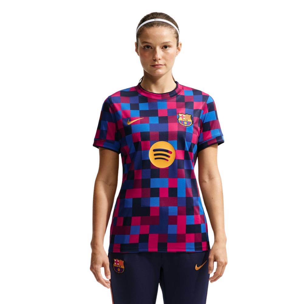 Nike FC Barcelona Pre-Match Trainingsshirt 2026-2027 Dames Rood Donkerblauw Geel Nike FC Barcelona Pre-Match Trainingsshirt 2026-2027 Dames Rood Donkerblauw Geel