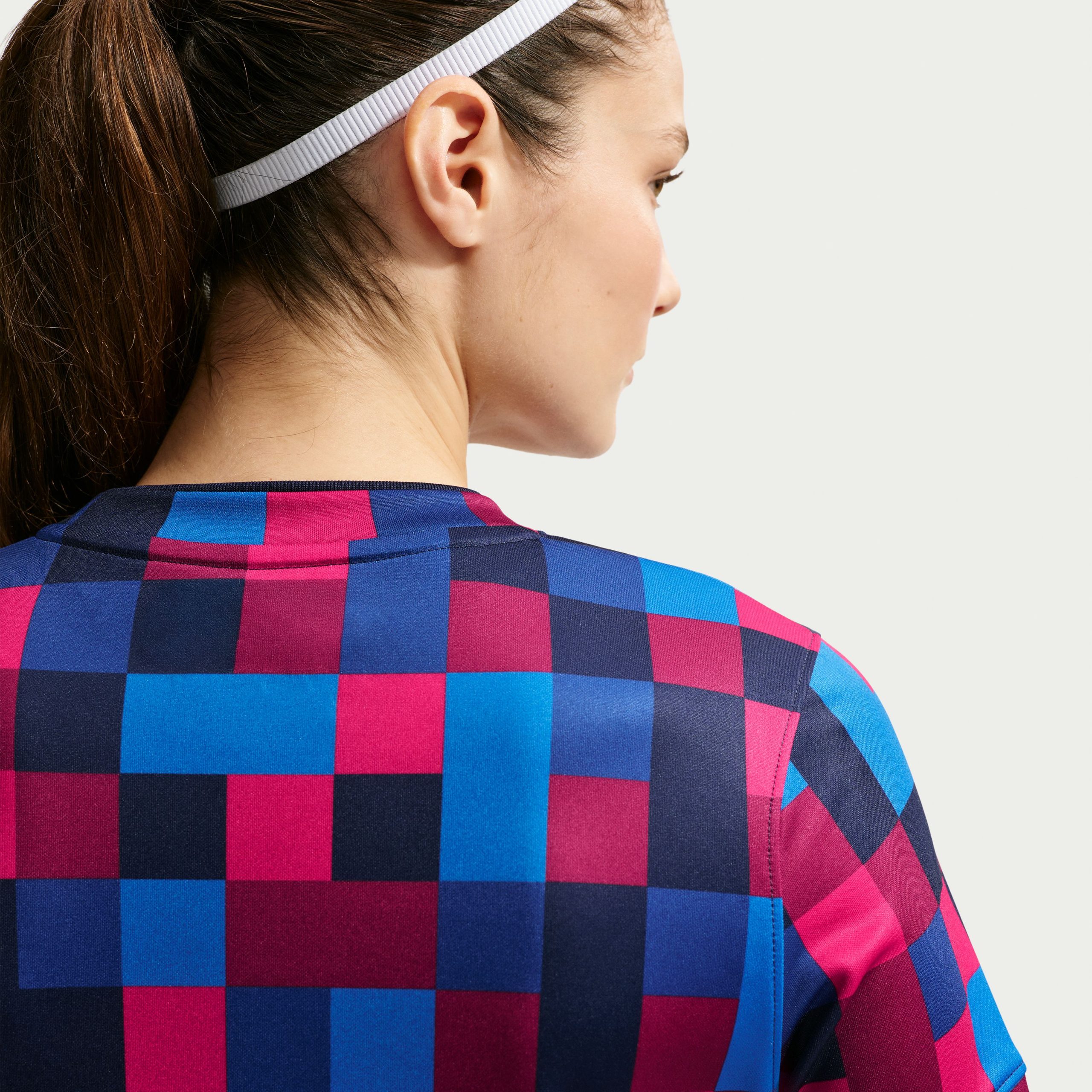 Nike FC Barcelona Pre-Match Trainingsshirt 2026-2027 Dames Rood Donkerblauw Geel Nike FC Barcelona Pre-Match Trainingsshirt 2026-2027 Dames Rood Donkerblauw Geel - foto 5