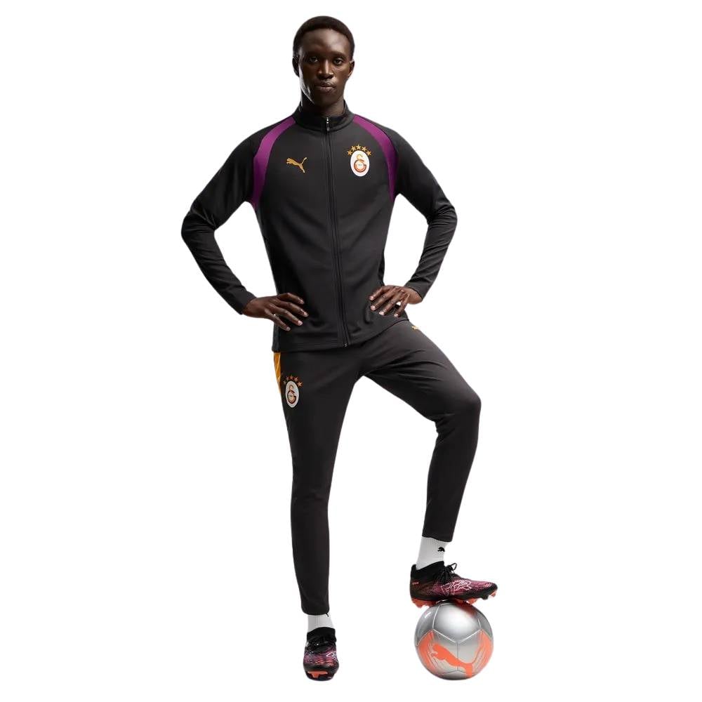 PUMA Galatasaray SK Trainingsbroek 2026-2027 Donkergrijs Oranje PUMA Galatasaray SK Trainingspak 1/4-Zip 2026-2027 Donkergrijs Rood Paars Oranje