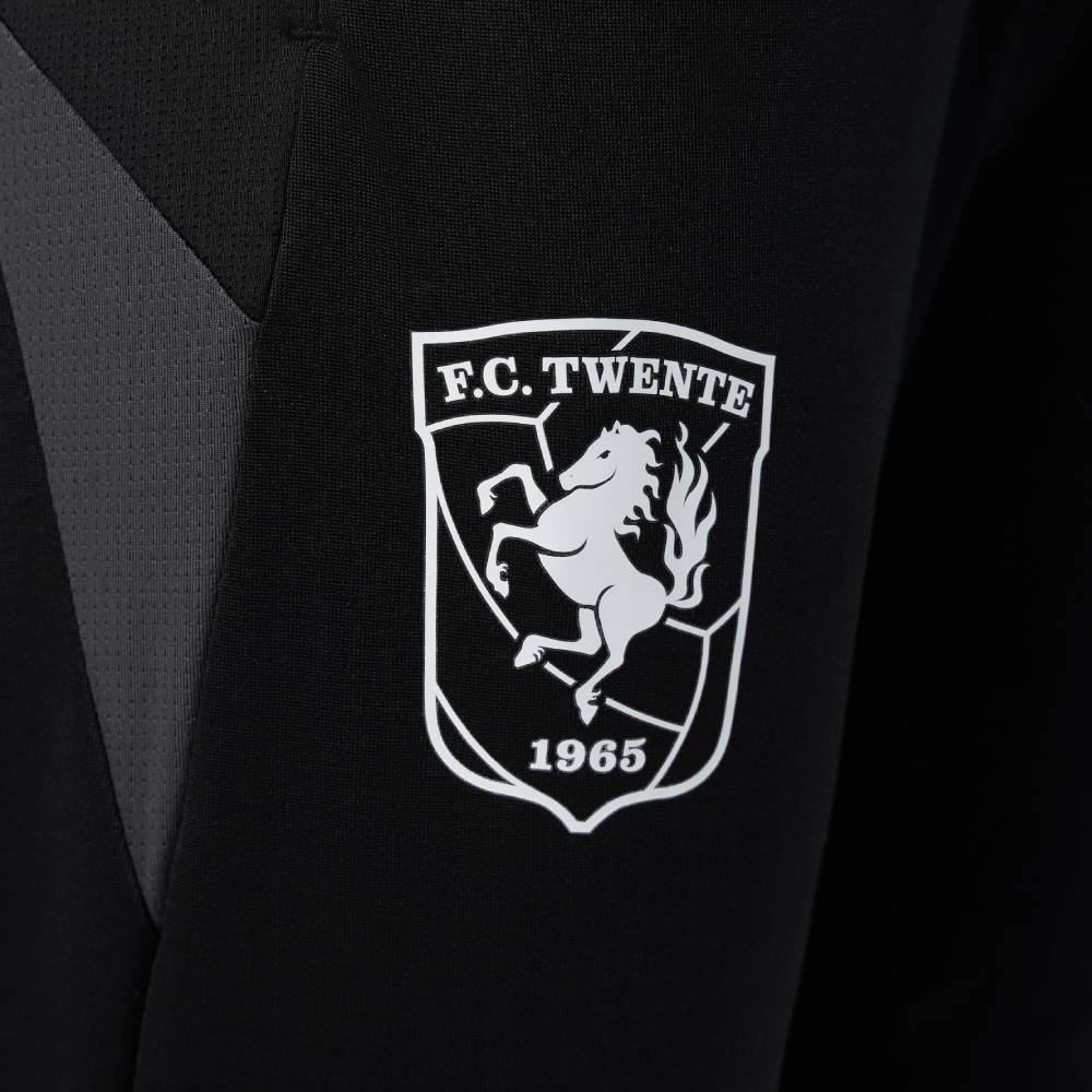 Castore FC Twente Trainingsbroek 2026-2027 Kids Zwart Donkergrijs Castore FC Twente Trainingsbroek 2026-2027 Kids Zwart Donkergrijs - Afbeelding 3