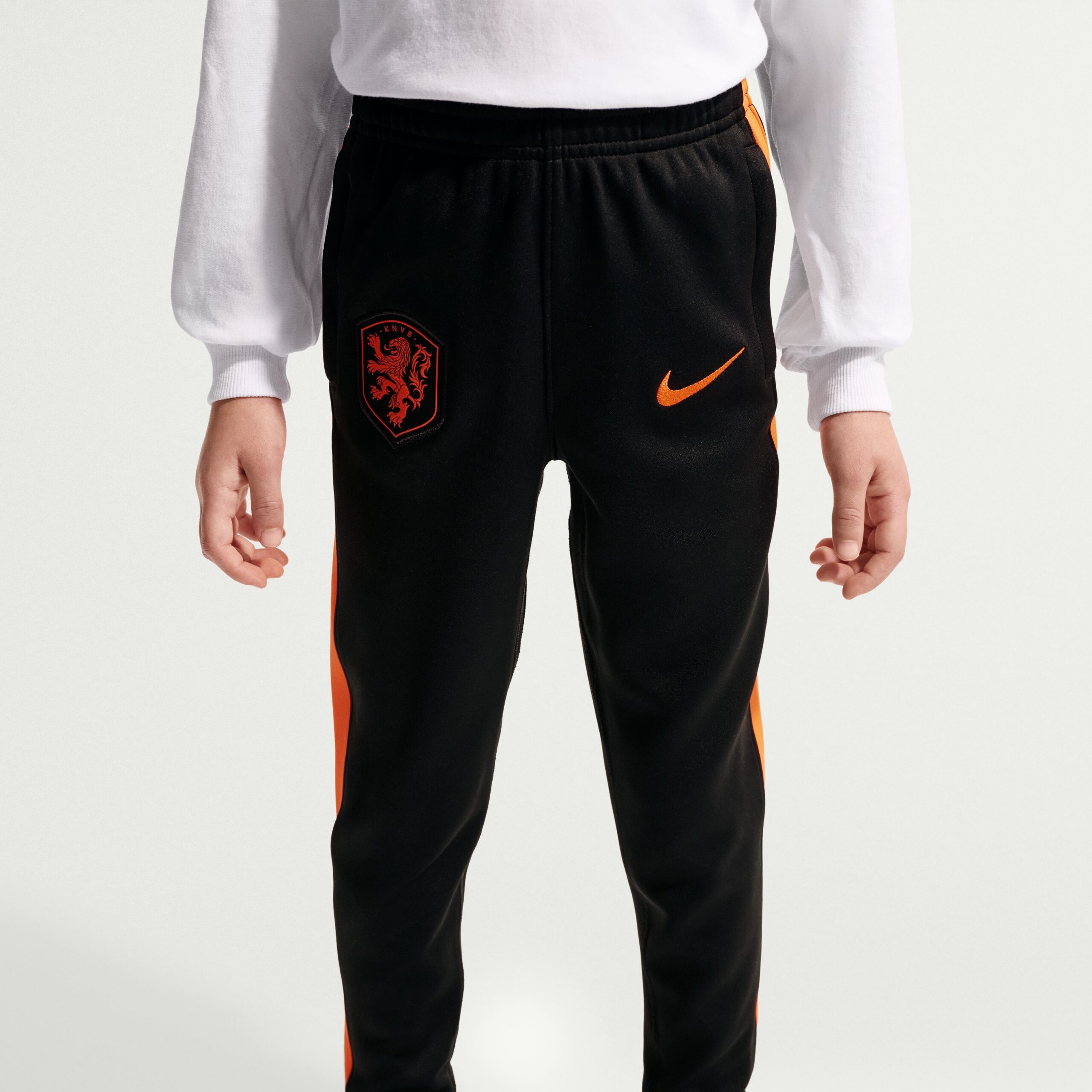 Nike Nederland Strike Trainingspak Full-Zip 2026-2028 Kleuters Zwart Oranje Nike Nederland Strike Trainingspak Full-Zip 2026-2028 Kleuters Zwart Oranje - foto 4