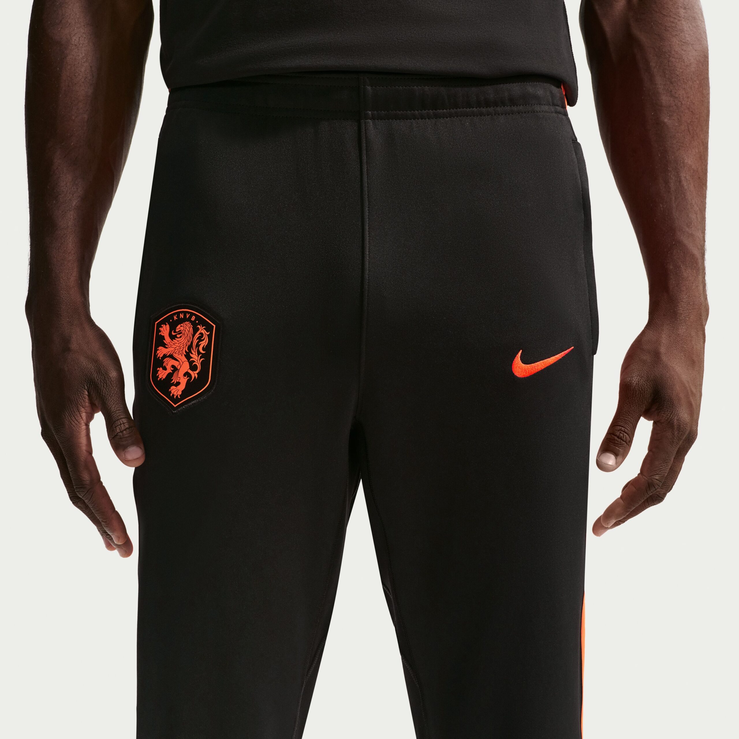 Nike Nederland Strike Trainingspak Full-Zip 2026-2028 Zwart Oranje Nike Nederland Strike Trainingspak Full-Zip 2026-2028 Zwart Oranje - foto 6