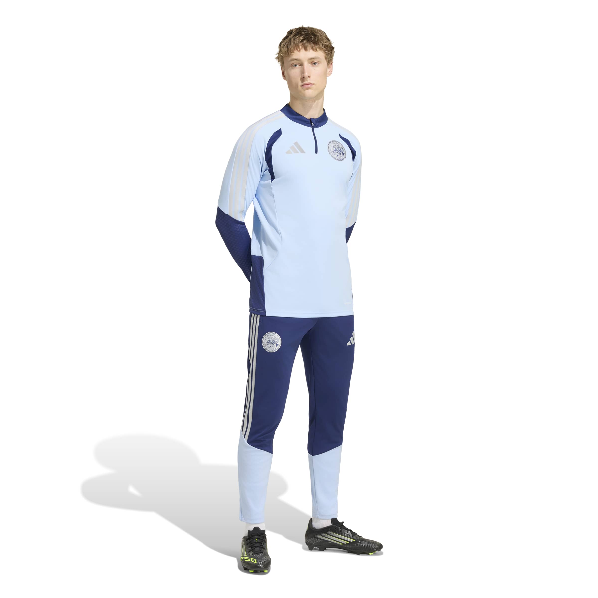 Adidas Ajax Trainingspak 1/4-Zip 2026-2027 Lichtblauw Donkerblauw Adidas Ajax Trainingspak 1/4-Zip 2026-2027 Lichtblauw Donkerblauw