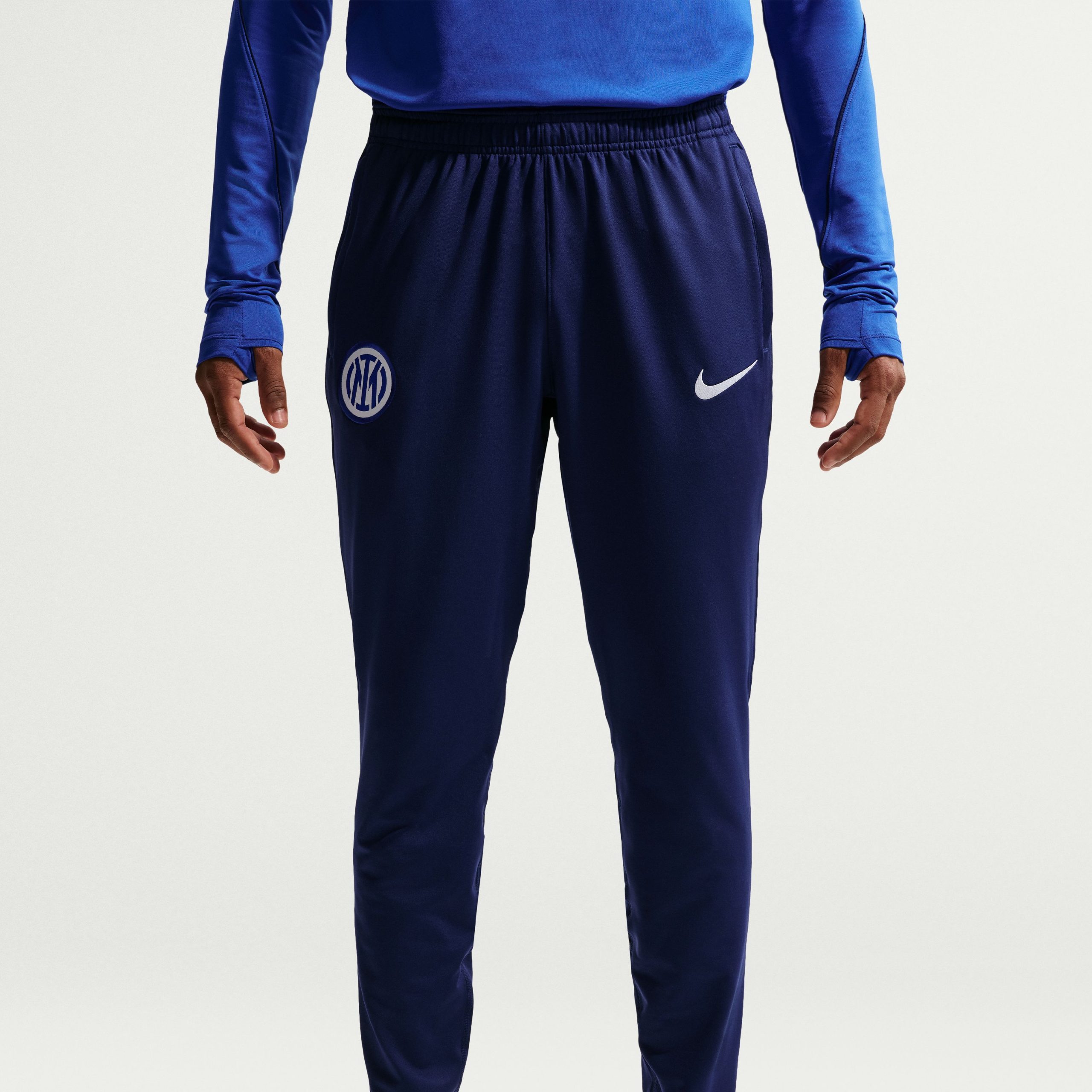 Nike Inter Milan Strike Trainingsbroek 2026-2027 Donkerblauw Wit Nike Inter Milan Strike Trainingspak 1/4-Zip 2026-2027 Wit Donkerblauw - foto 6