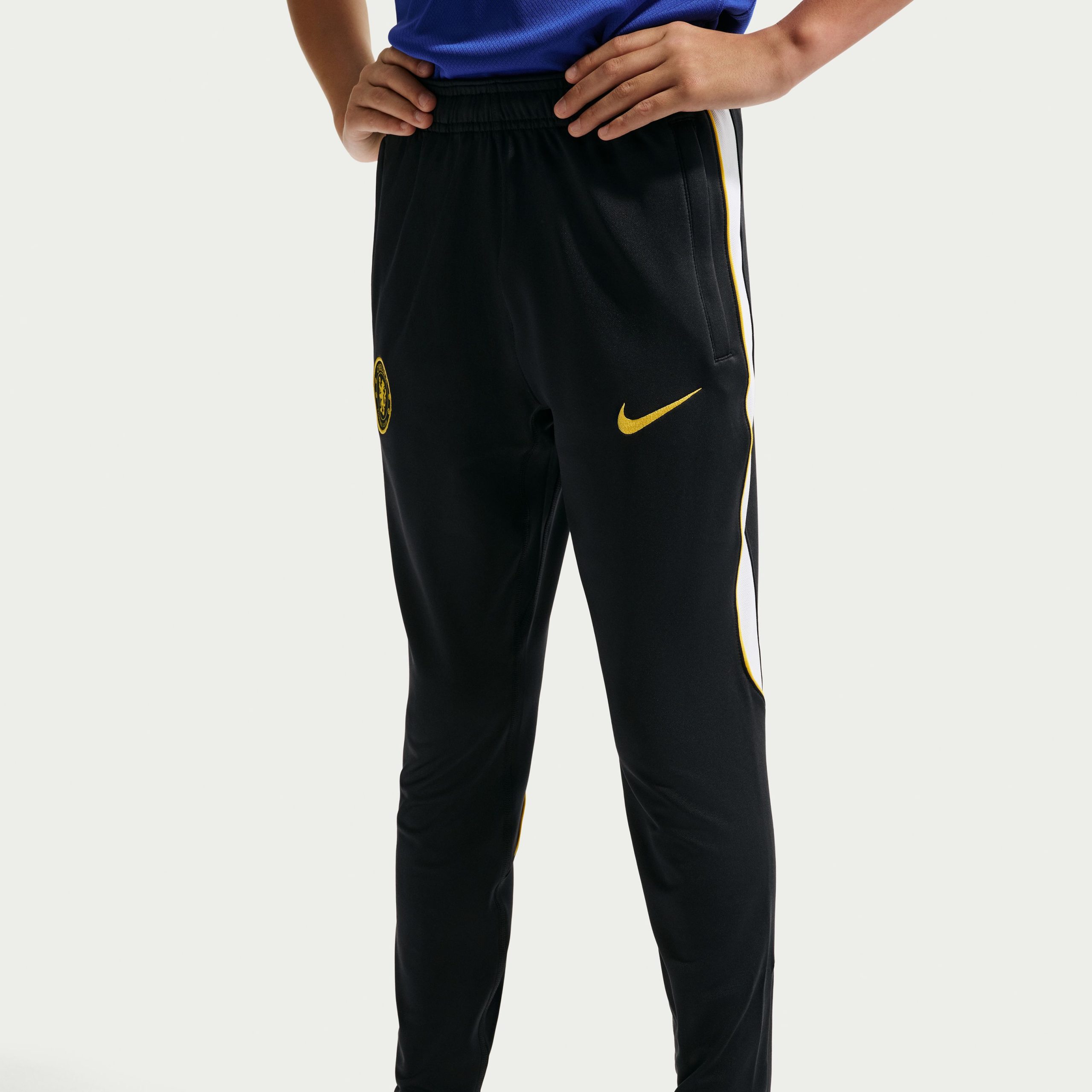 Nike Chelsea Strike Trainingsbroek 2026-2027 Kids Donkerblauw Wit Goudgeel Nike Chelsea Strike Trainingsbroek 2026-2027 Kids Donkerblauw Wit Goudgeel - foto 3
