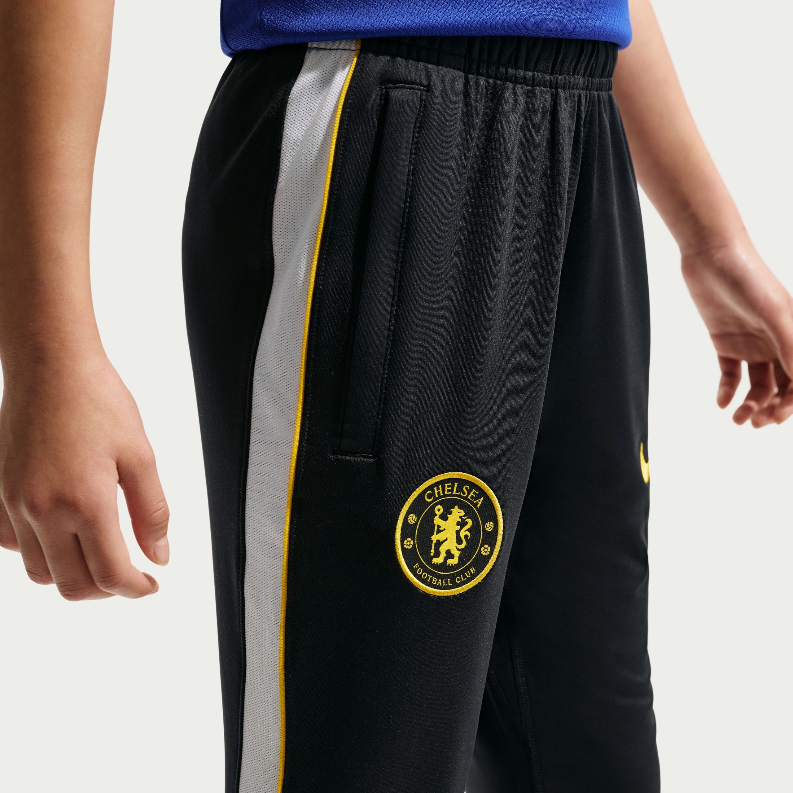 Nike Chelsea Strike Trainingsbroek 2026-2027 Kids Donkerblauw Wit Goudgeel Nike Chelsea Strike Trainingsbroek 2026-2027 Kids Donkerblauw Wit Goudgeel - foto 4