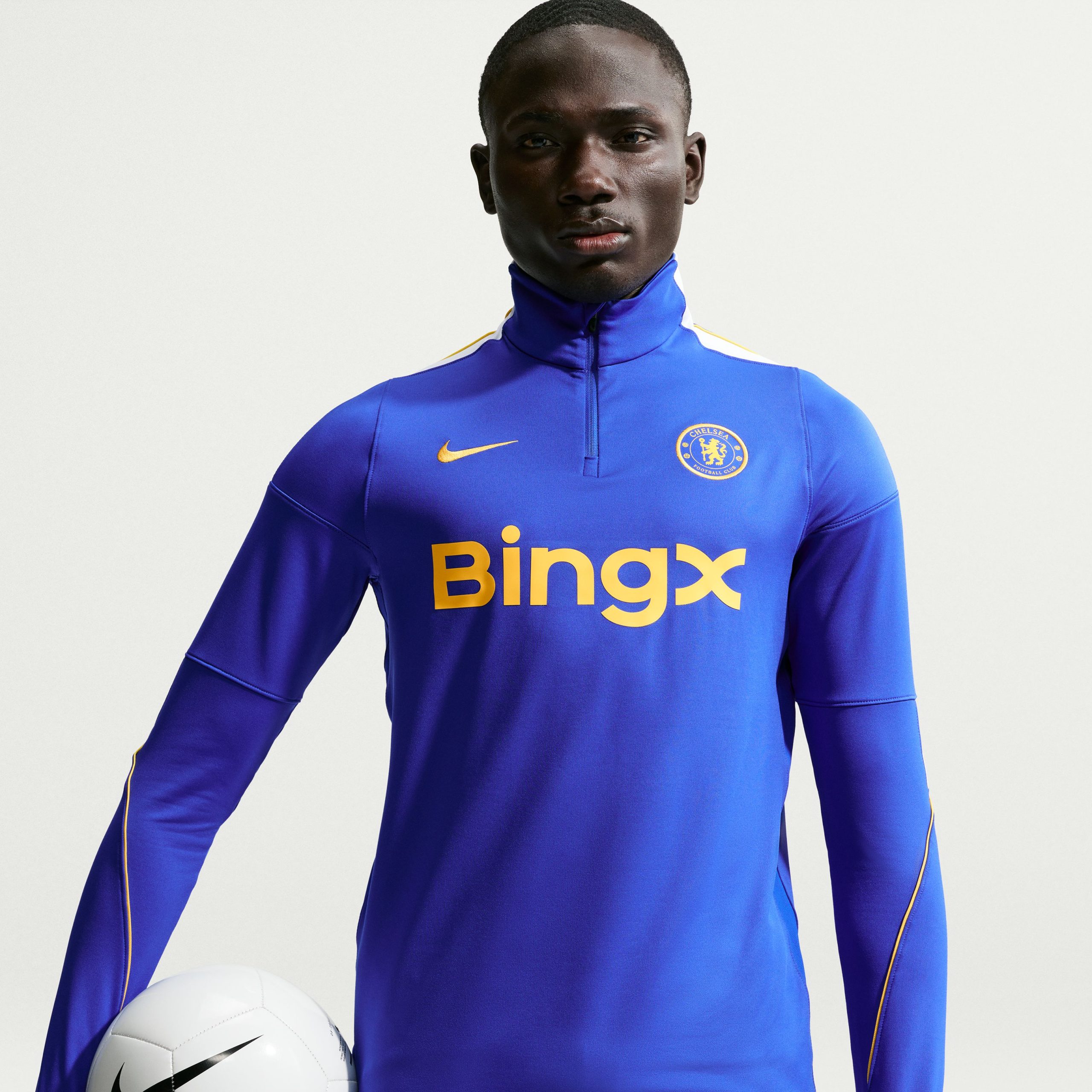 Nike Chelsea Strike Trainingstrui 1/4-Zip 2026-2027 Blauw Goudgeel Wit Nike Chelsea Strike Trainingstrui 1/4-Zip 2026-2027 Blauw Goudgeel Wit - foto 3