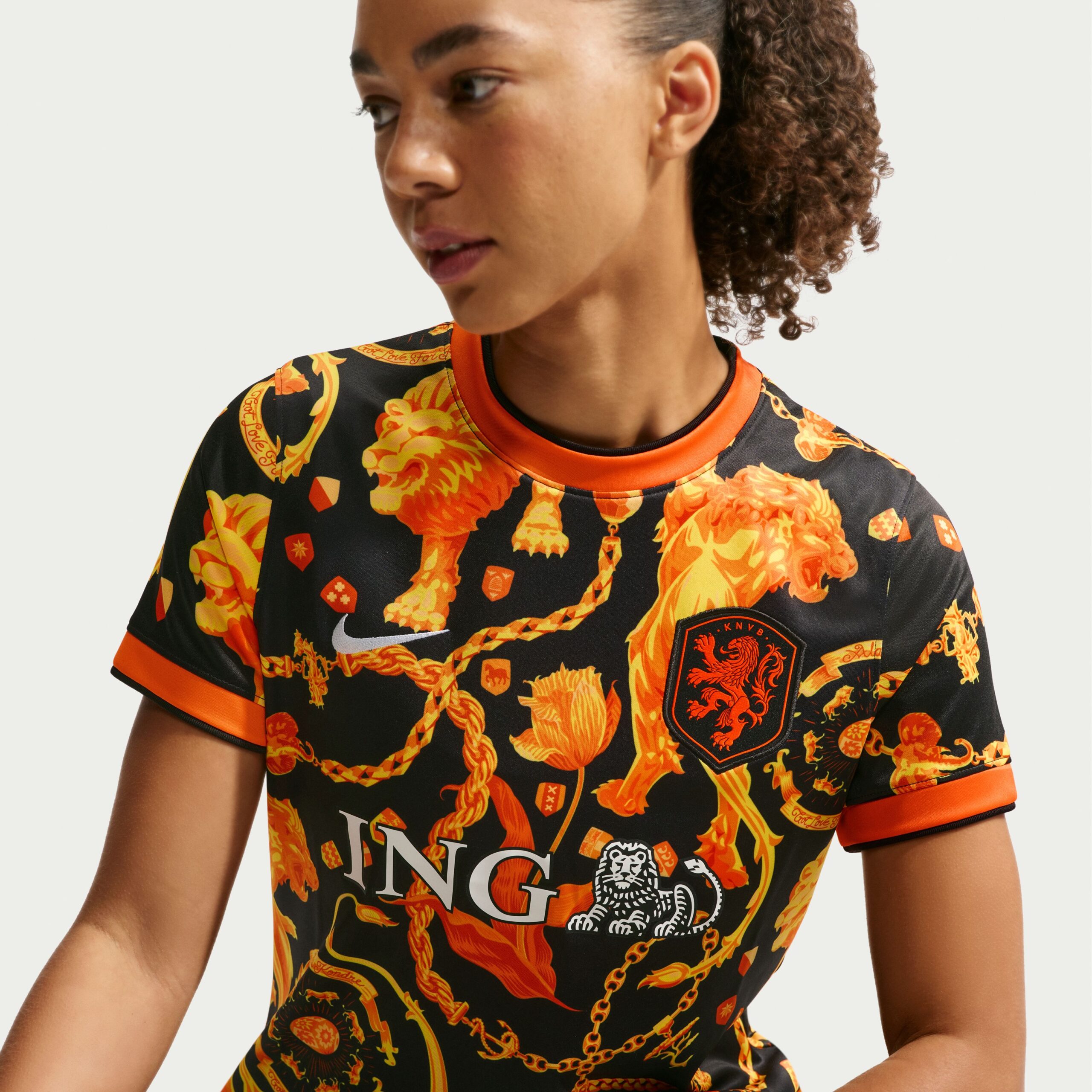 Nike Nederland X Patta Pre-Match Trainingsshirt 2026-2028 Dames Nike Nederland X Patta Pre-Match Trainingsshirt 2026-2028 Dames - foto 3