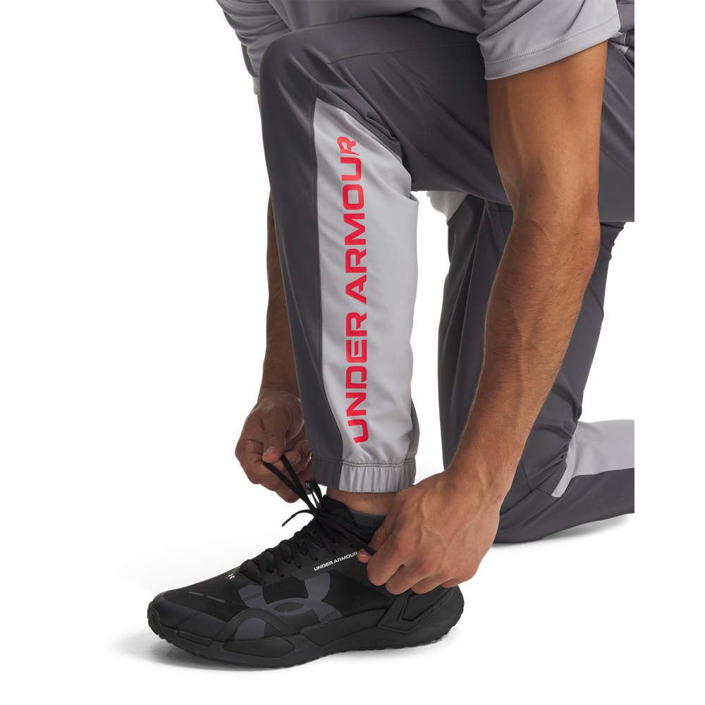 Under Armour Tech Utility Woven Trainingsbroek Donkergrijs Lichtgrijs Rood Under Armour Tech Utility Woven Trainingsbroek Donkergrijs Lichtgrijs Rood - Afbeelding 4