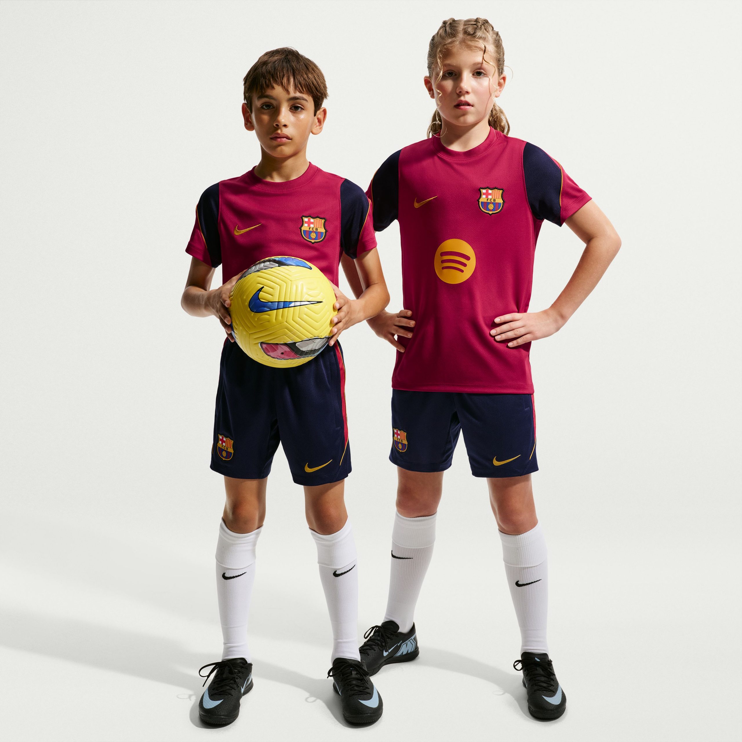 Nike FC Barcelona Strike Trainingsbroekje 2026-2027 Kids Donkerblauw Rood Geel Nike FC Barcelona Strike Trainingsbroekje 2026-2027 Kids Donkerblauw Rood Geel - foto 7
