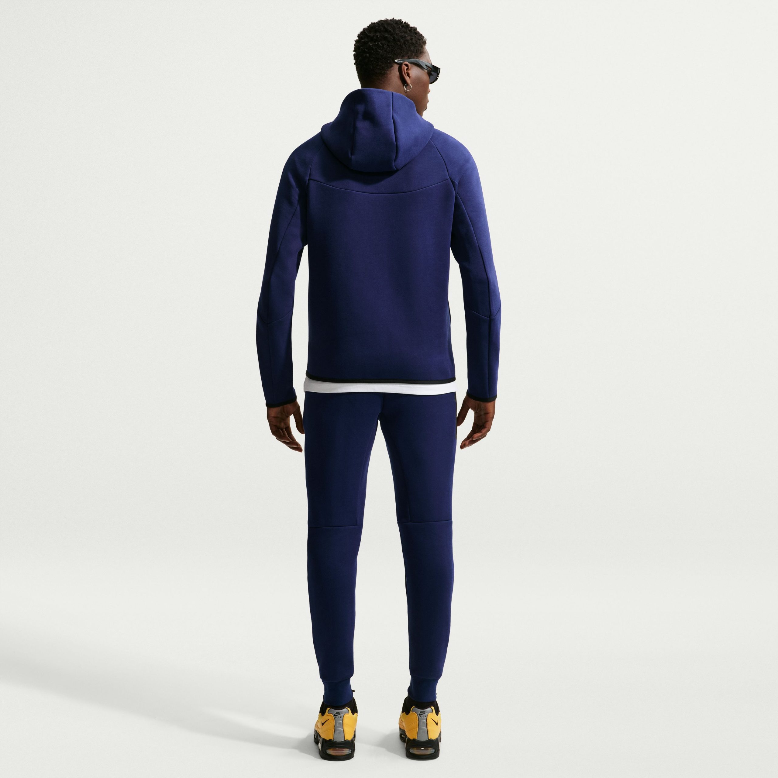 Nike Inter Milan Tech Fleece Trainingspak 2026-2027 Donkerblauw Zwart Goudgeel Nike Inter Milan Tech Fleece Trainingspak 2026-2027 Donkerblauw Zwart Goudgeel - foto 2