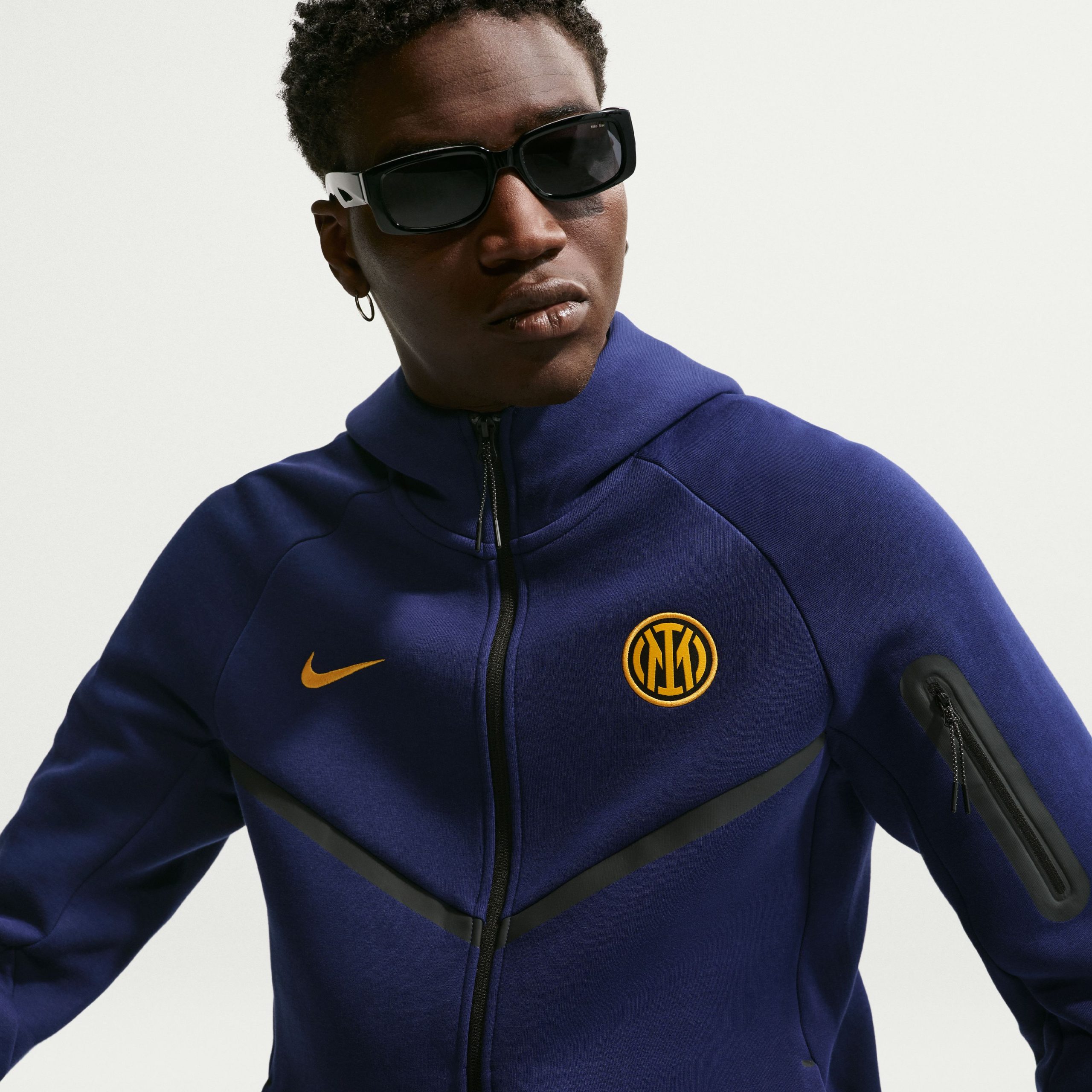 Nike Inter Milan Tech Fleece Trainingspak 2026-2027 Donkerblauw Zwart Goudgeel Nike Inter Milan Tech Fleece Trainingspak 2026-2027 Donkerblauw Zwart Goudgeel - foto 3