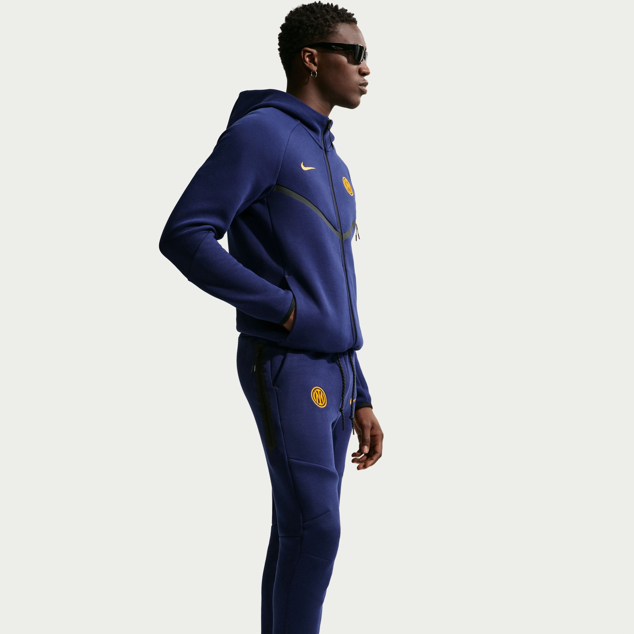 Nike Inter Milan Tech Fleece Joggingbroek 2026-2027 Donkerblauw Zwart Goudgeel Nike Inter Milan Tech Fleece Joggingbroek 2026-2027 Donkerblauw Zwart Goudgeel - foto 5
