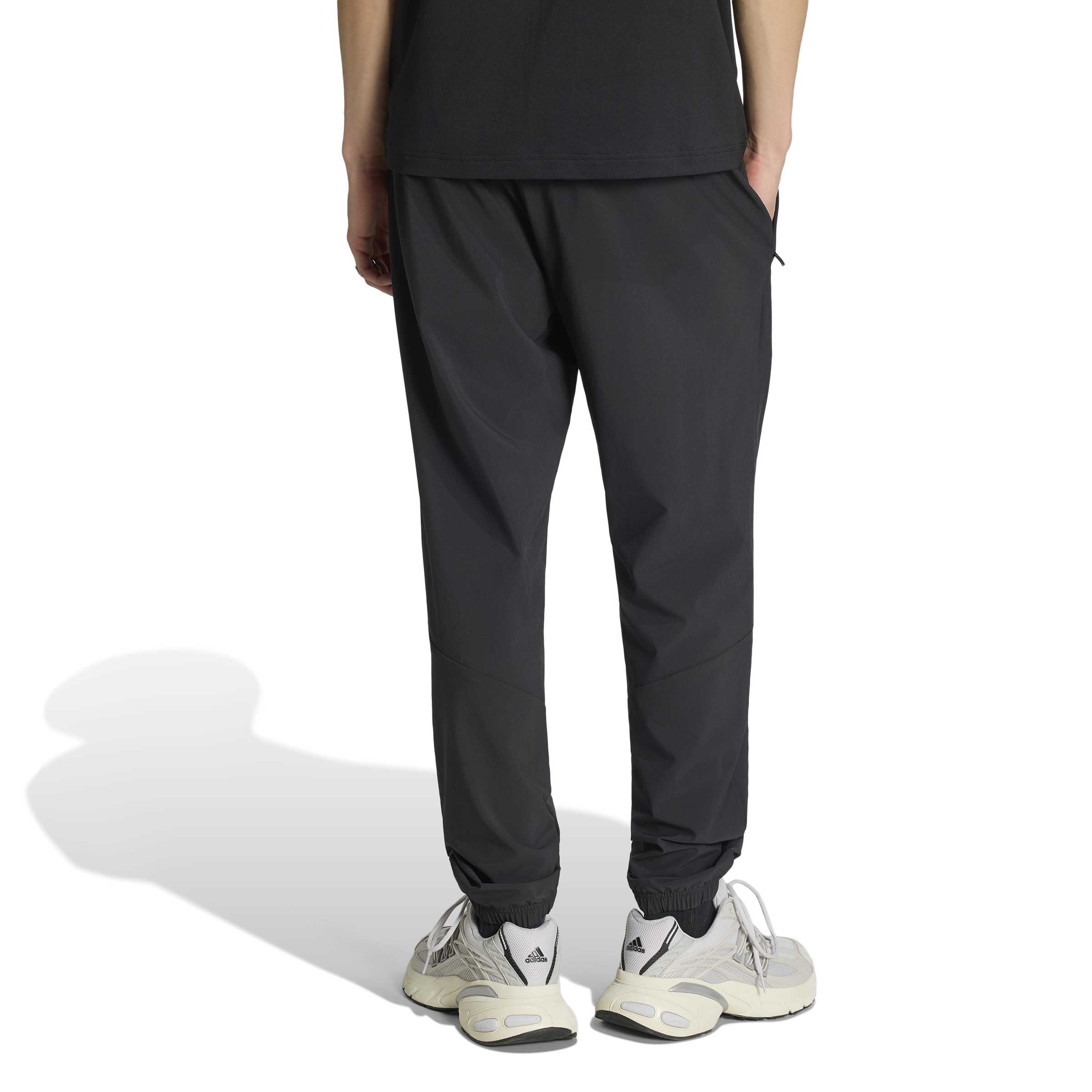 Adidas Tech Trefoil Essential Woven Trainingsbroek Zwart Zilver Adidas Tech Trefoil Essential Woven Trainingsbroek Zwart Zilver - Afbeelding 2