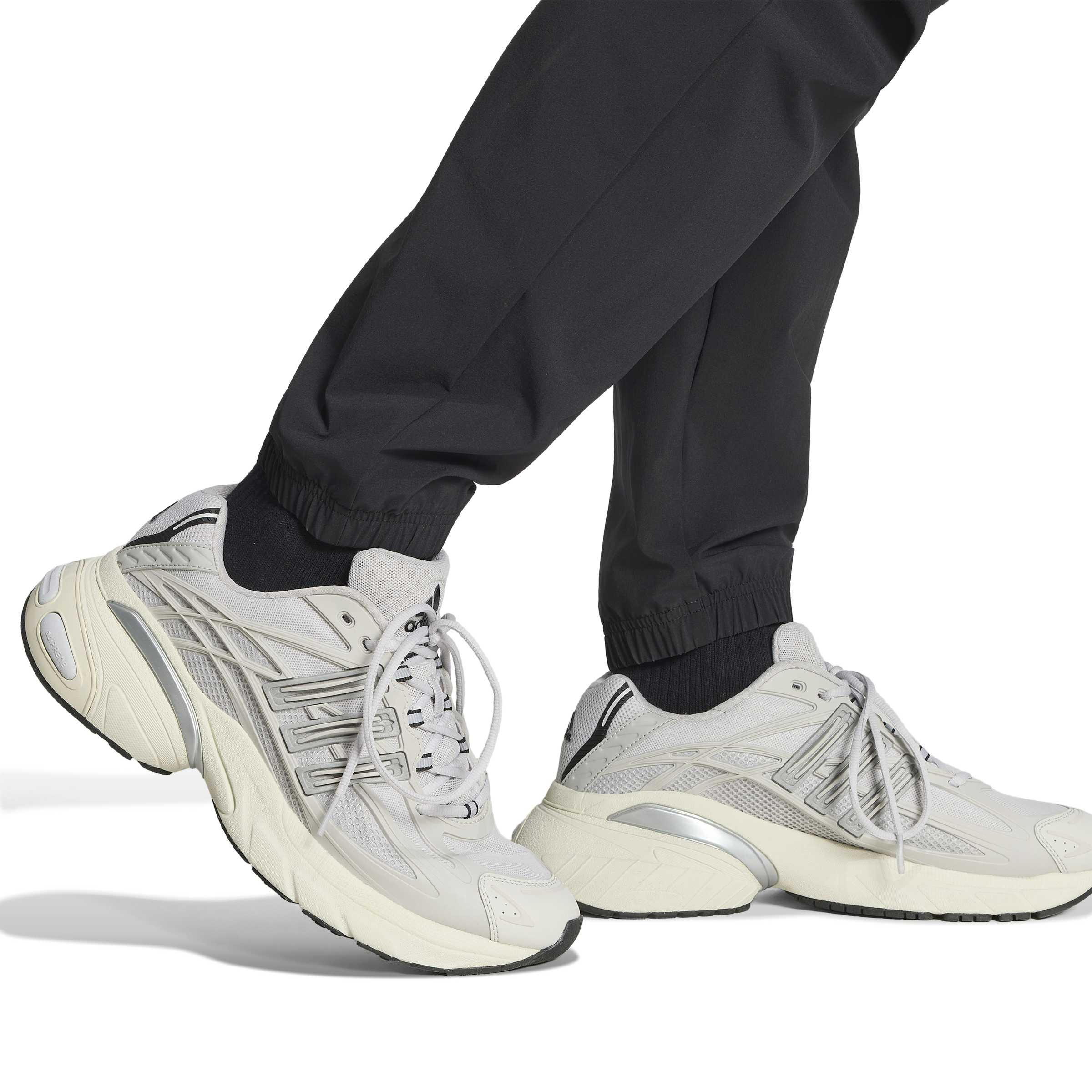 Adidas Tech Trefoil Essential Woven Trainingsbroek Zwart Zilver Adidas Tech Trefoil Essential Woven Trainingsbroek Zwart Zilver - Afbeelding 4
