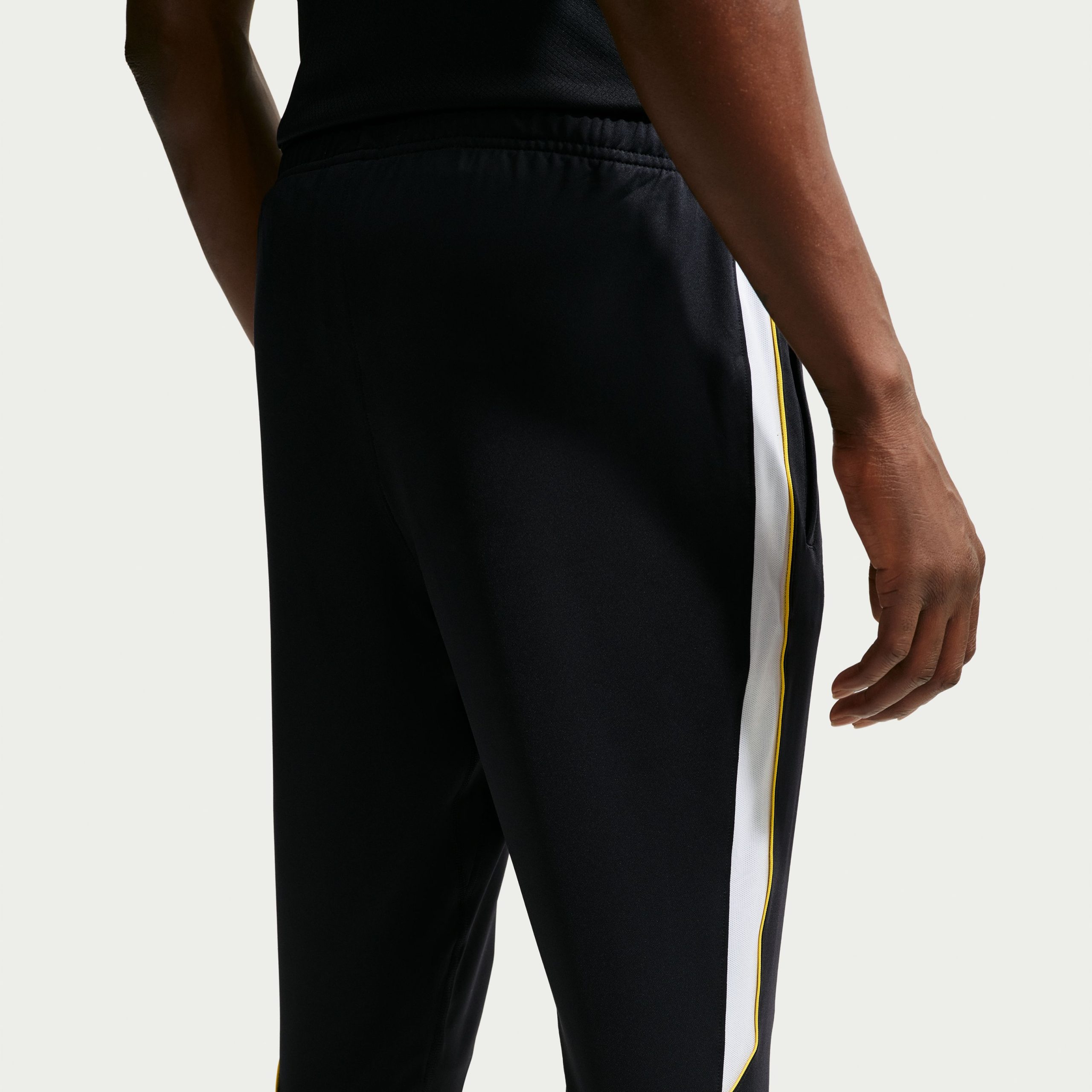 Nike Chelsea Strike Trainingsbroek 2026-2027 Donkerblauw Wit Goudgeel Nike Chelsea Strike Trainingspak 1/4-Zip 2026-2027 Donkerblauw Wit Goudgeel - foto 6