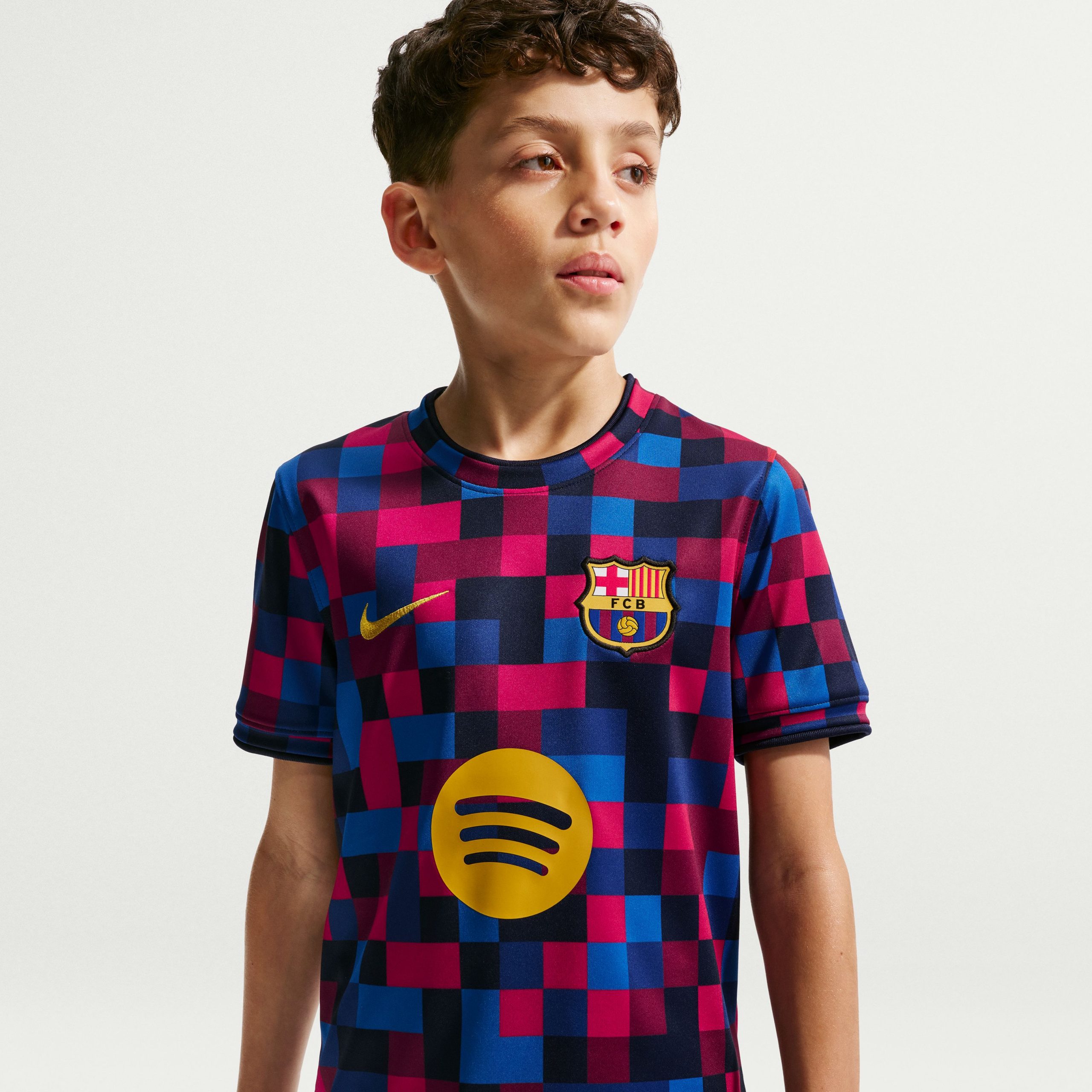 Nike FC Barcelona Pre-Match Trainingsshirt 2026-2027 Kids Rood Donkerblauw Geel Nike FC Barcelona Pre-Match Trainingsshirt 2026-2027 Kids Rood Donkerblauw Geel - foto 2