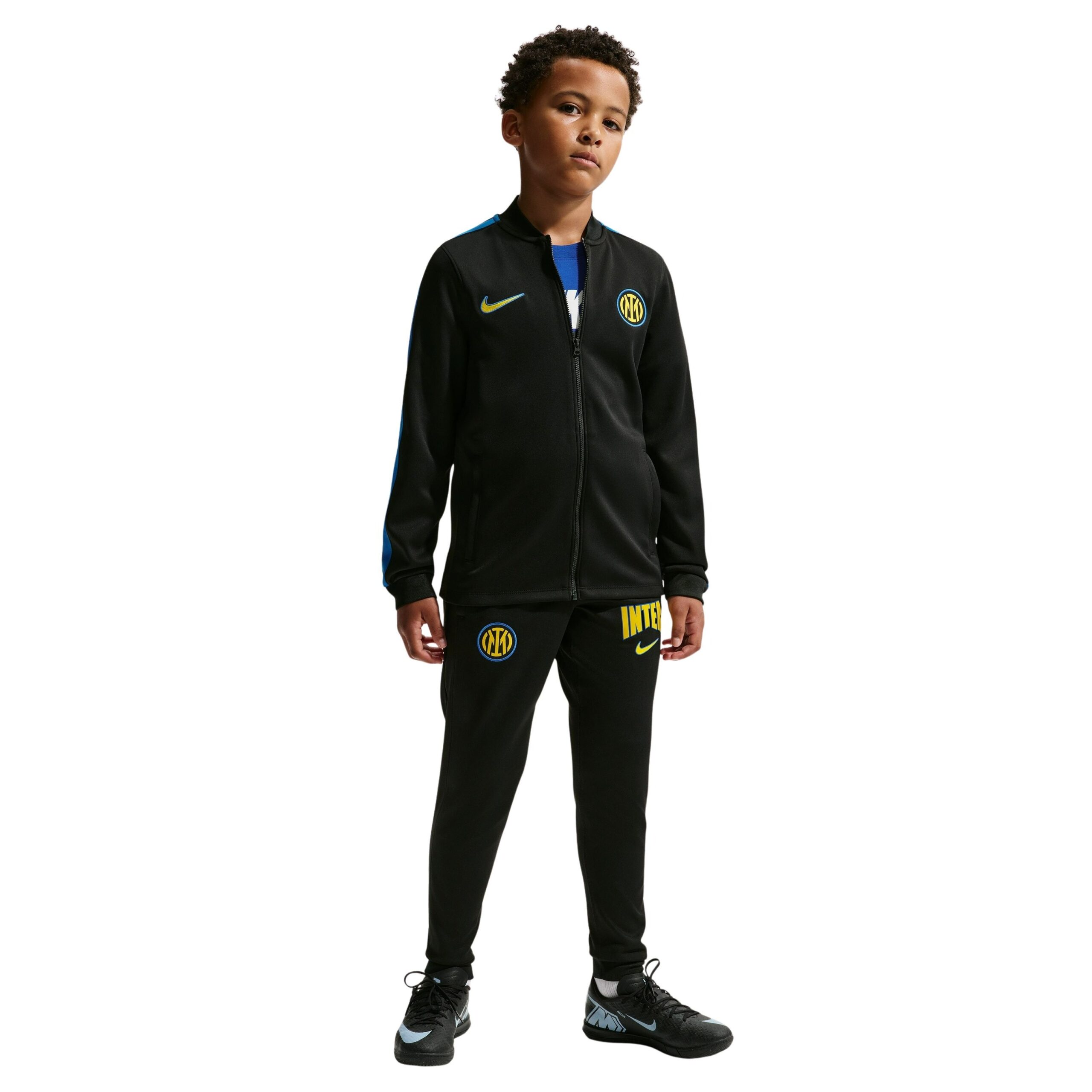 Nike Inter Milan Strike Trainingspak 2026-2027 Kids Zwart Donkerblauw Goudgeel Nike Inter Milan Strike Trainingspak 2026-2027 Kids Zwart Donkerblauw Goudgeel