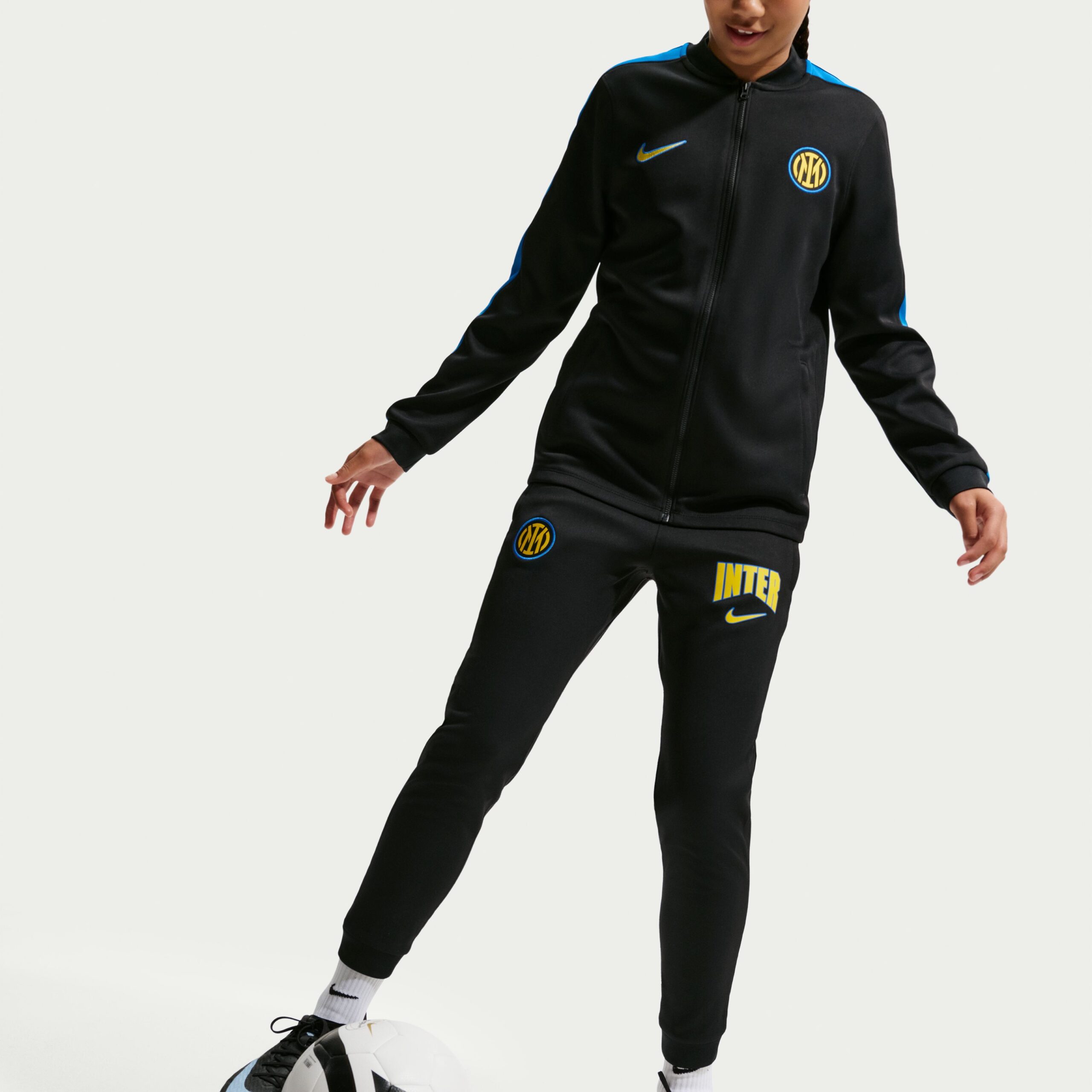 Nike Inter Milan Strike Trainingspak 2026-2027 Kids Zwart Donkerblauw Goudgeel Nike Inter Milan Strike Trainingspak 2026-2027 Kids Zwart Donkerblauw Goudgeel - foto 6