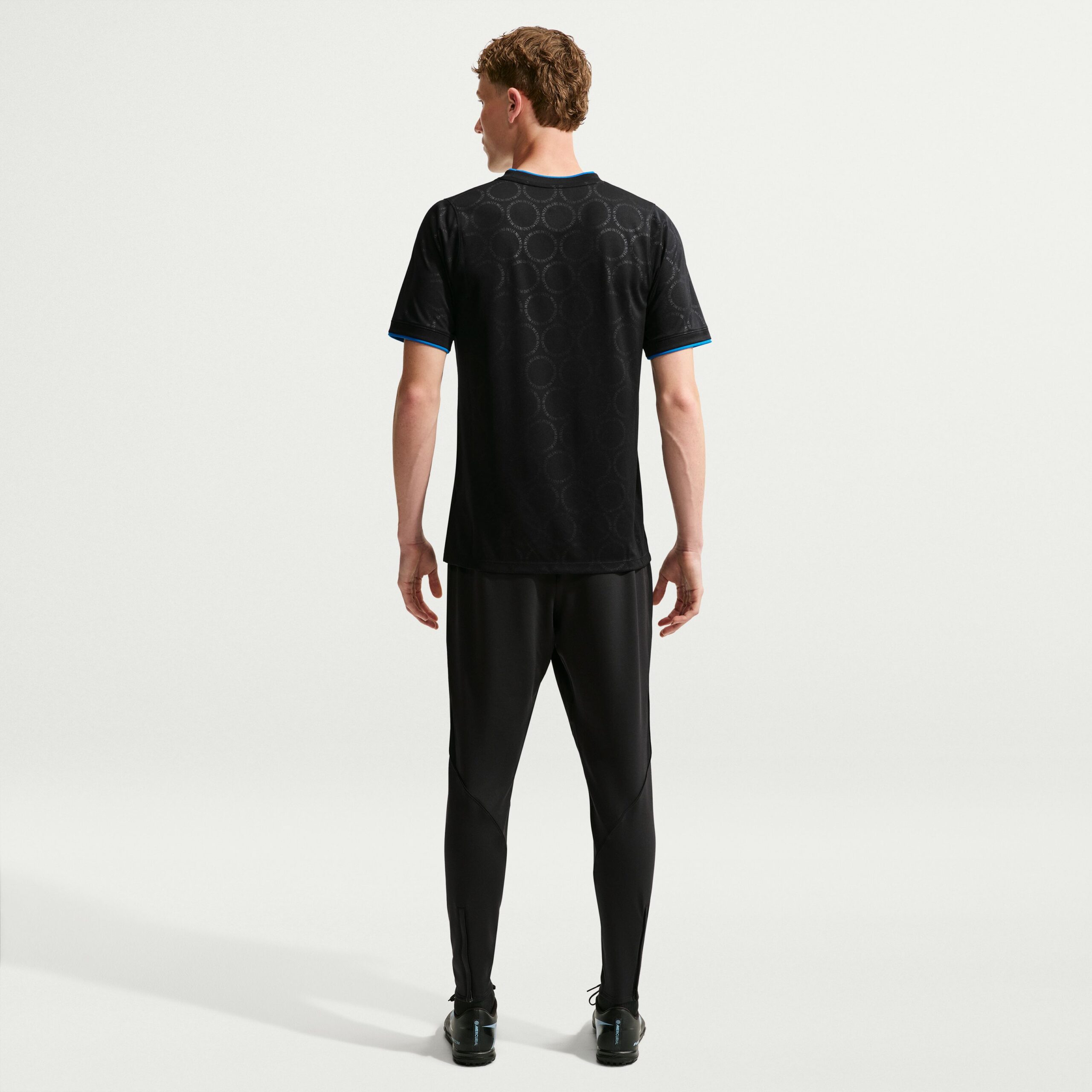 Nike Inter Milan Pre-Match Trainingsshirt 2026-2027 Zwart Blauw Goudgeel Nike Inter Milan Pre-Match Trainingsshirt 2026-2027 Zwart Blauw Goudgeel - foto 6