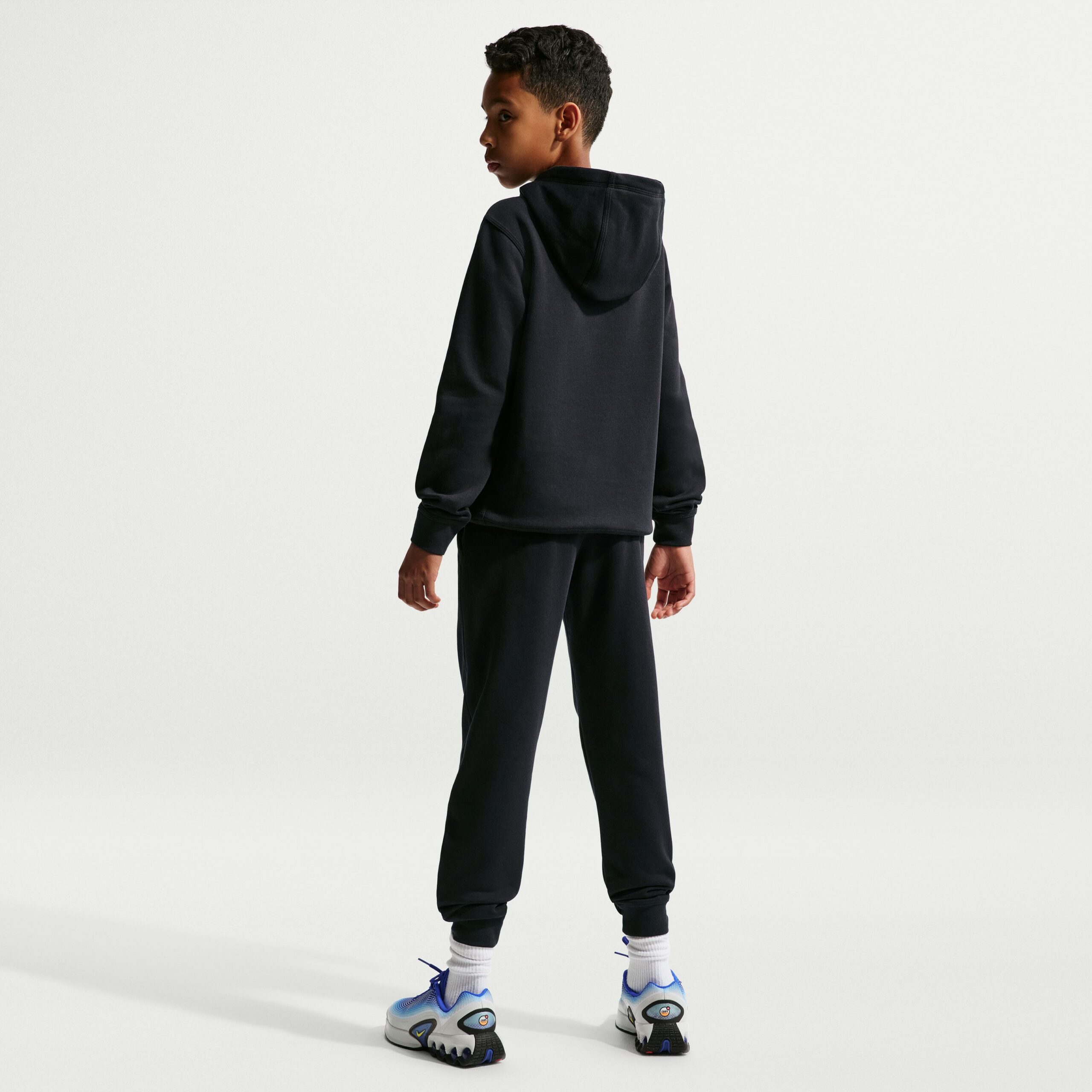 Nike Inter Milan Club Sportswear Trainingspak Hooded 2026-2027 Kids Zwart Donkerblauw Nike Inter Milan Club Sportswear Hoodie 2026-2027 Kids Zwart Donkerblauw - foto 2