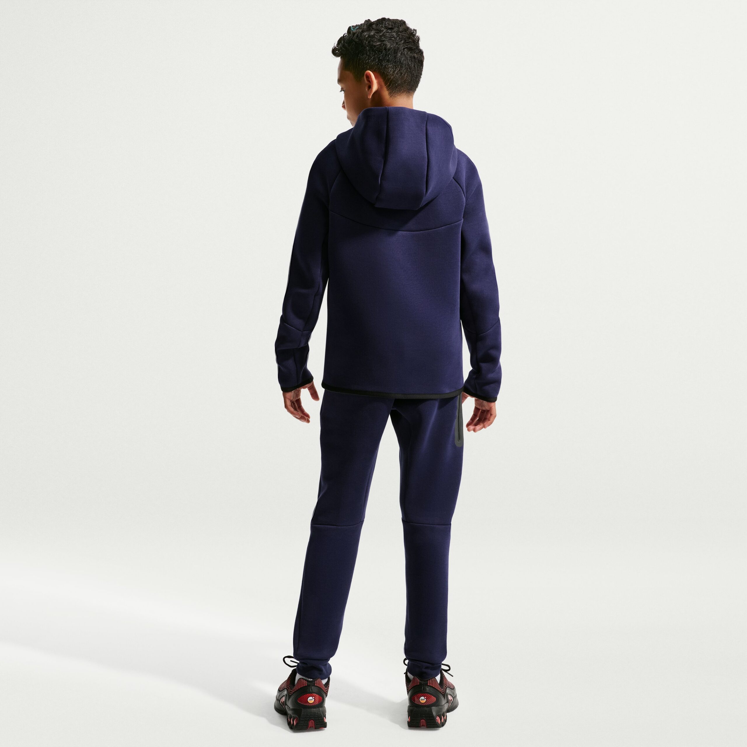 Nike FC Barcelona Tech Fleece Joggingbroek 2026-2027 Kids Donkerblauw Zwart Geel Rood Nike FC Barcelona Tech Fleece Joggingbroek 2026-2027 Kids Donkerblauw Zwart Geel Rood - foto 2