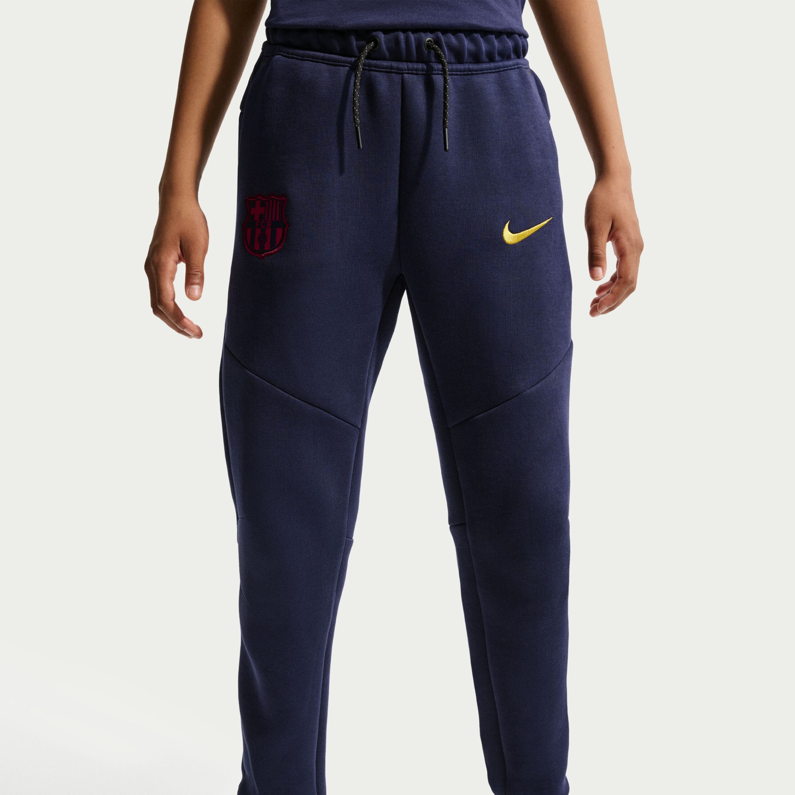 Nike FC Barcelona Tech Fleece Joggingbroek 2026-2027 Kids Donkerblauw Zwart Geel Rood Nike FC Barcelona Tech Fleece Joggingbroek 2026-2027 Kids Donkerblauw Zwart Geel Rood - foto 3